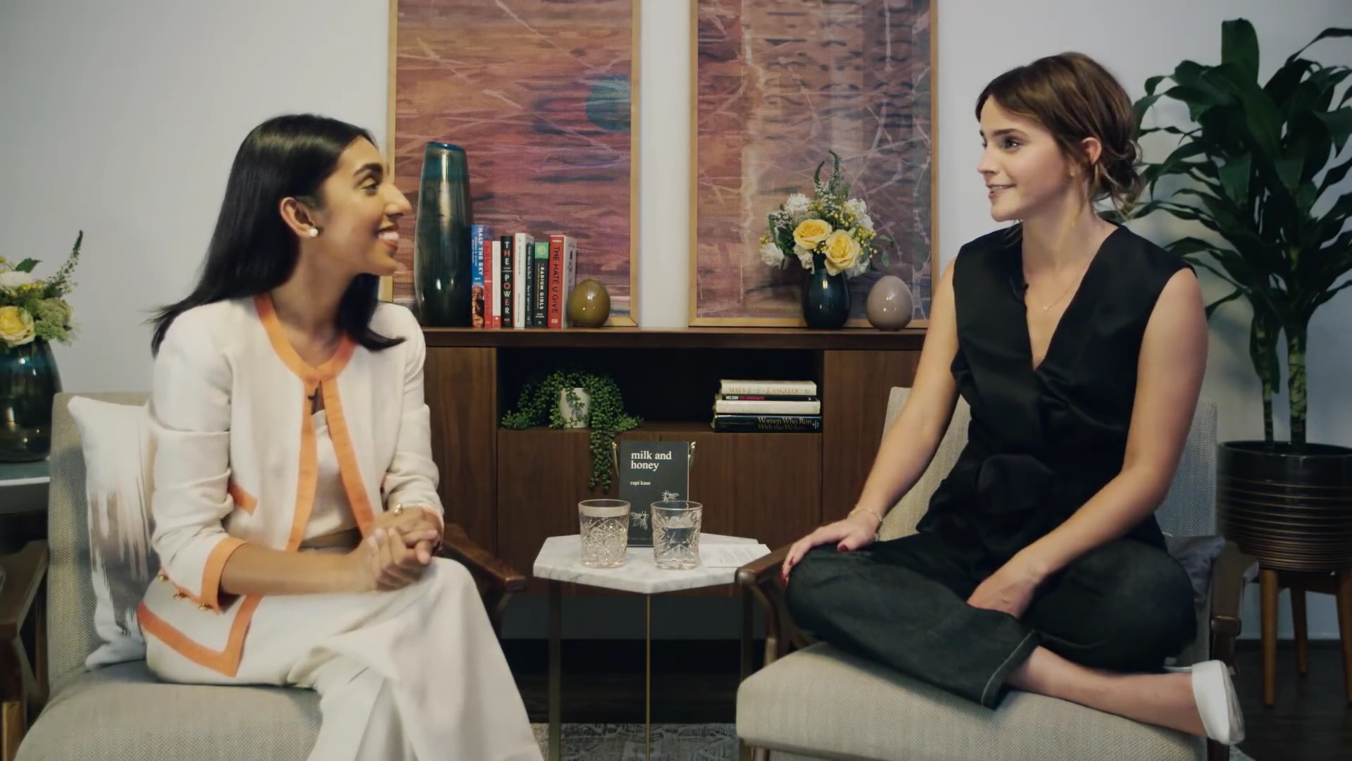EmmaWatsonFan-dot-NL_2018OurSharedShelfWithRupiKaur0051.jpg EmmaWatsonFan-dot-NL_2018OurSharedShelfWithRupiKaur0051.jpg