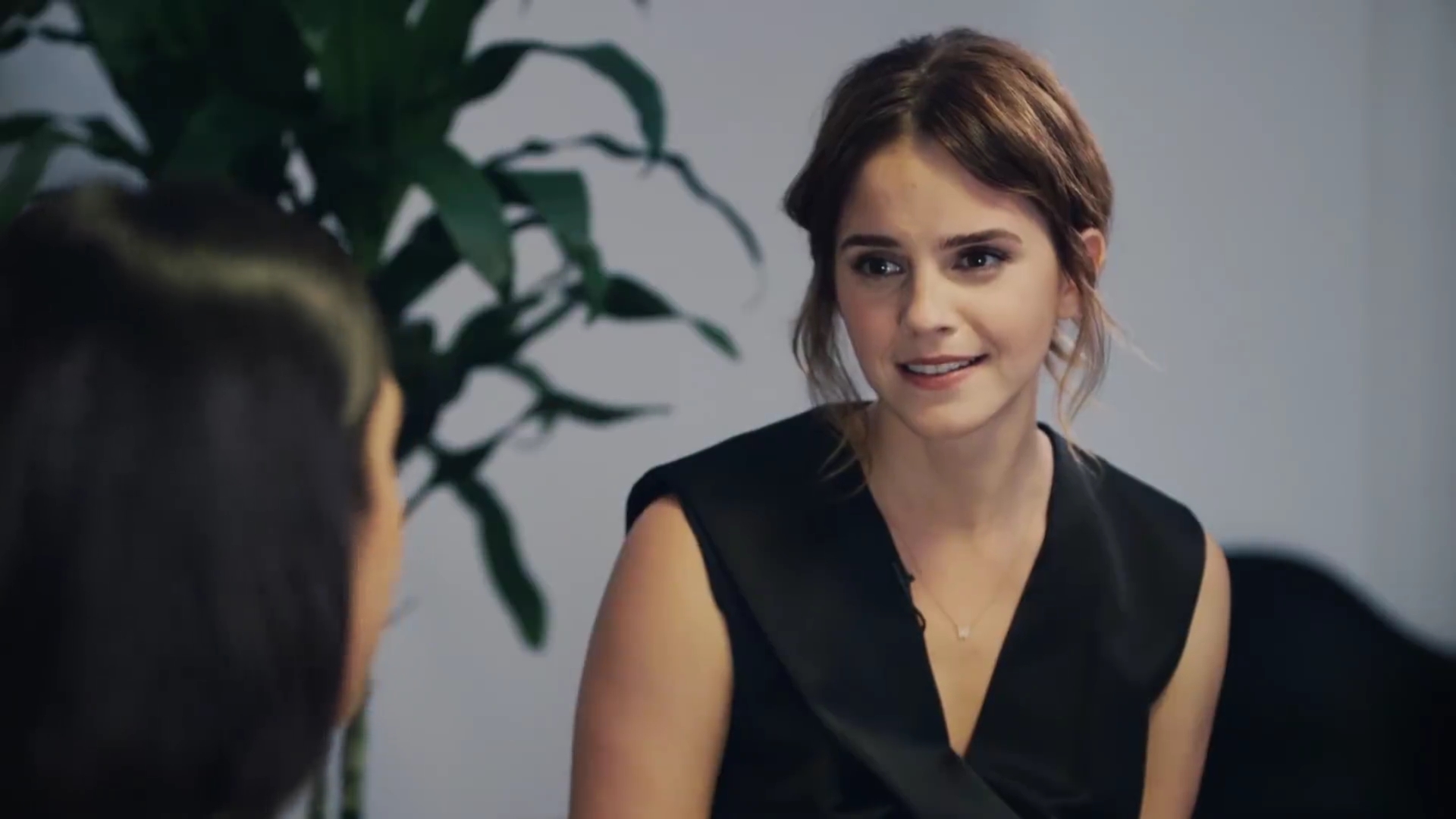EmmaWatsonFan-dot-NL_2018OurSharedShelfWithRupiKaur0066.jpg EmmaWatsonFan-dot-NL_2018OurSharedShelfWithRupiKaur0066.jpg