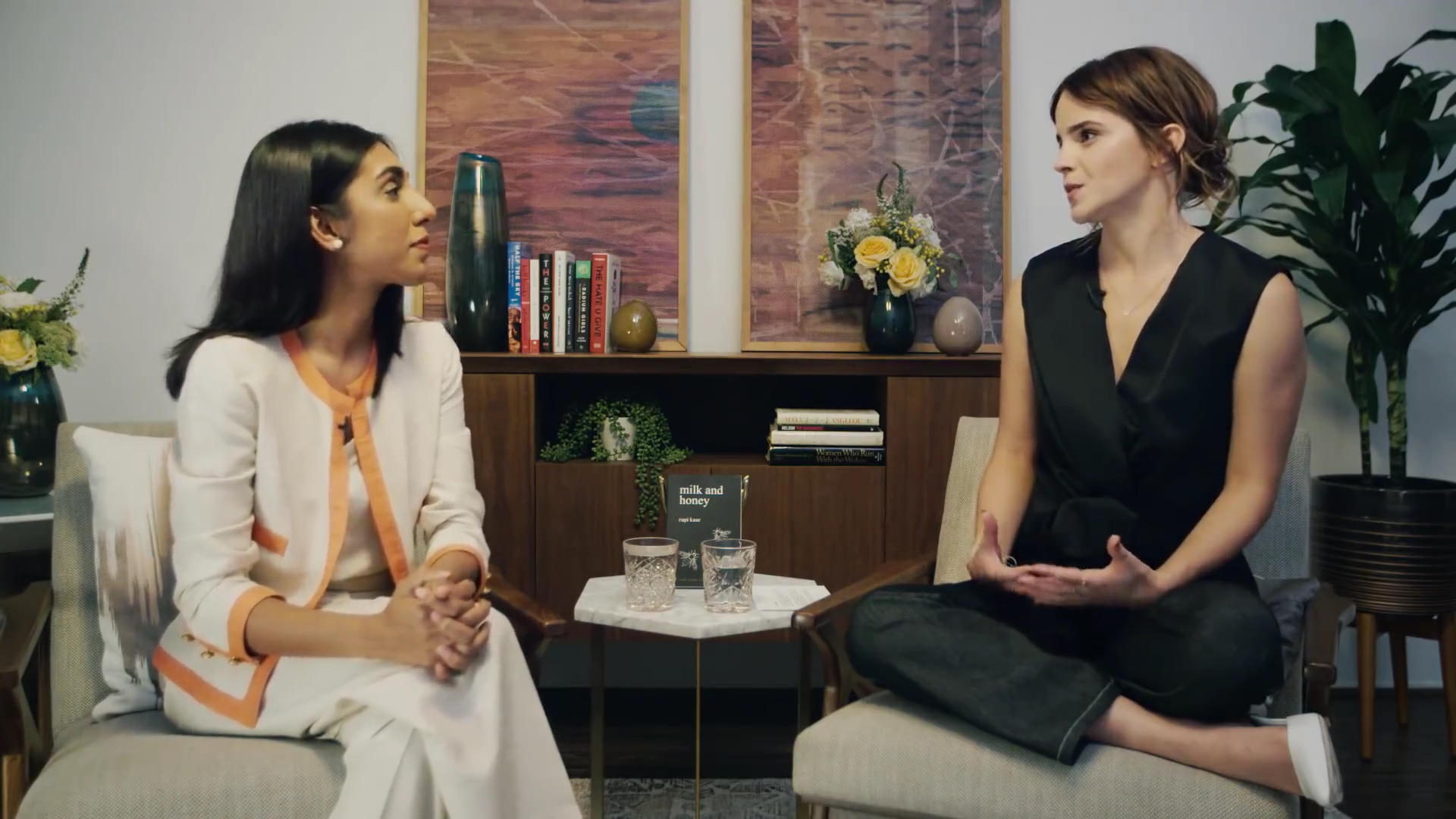 EmmaWatsonFan-dot-NL_2018OurSharedShelfWithRupiKaur0119.jpg EmmaWatsonFan-dot-NL_2018OurSharedShelfWithRupiKaur0119.jpg