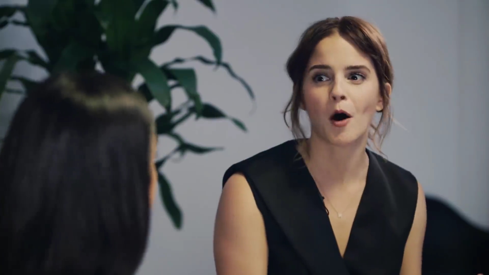 EmmaWatsonFan-dot-NL_2018OurSharedShelfWithRupiKaur0122.jpg