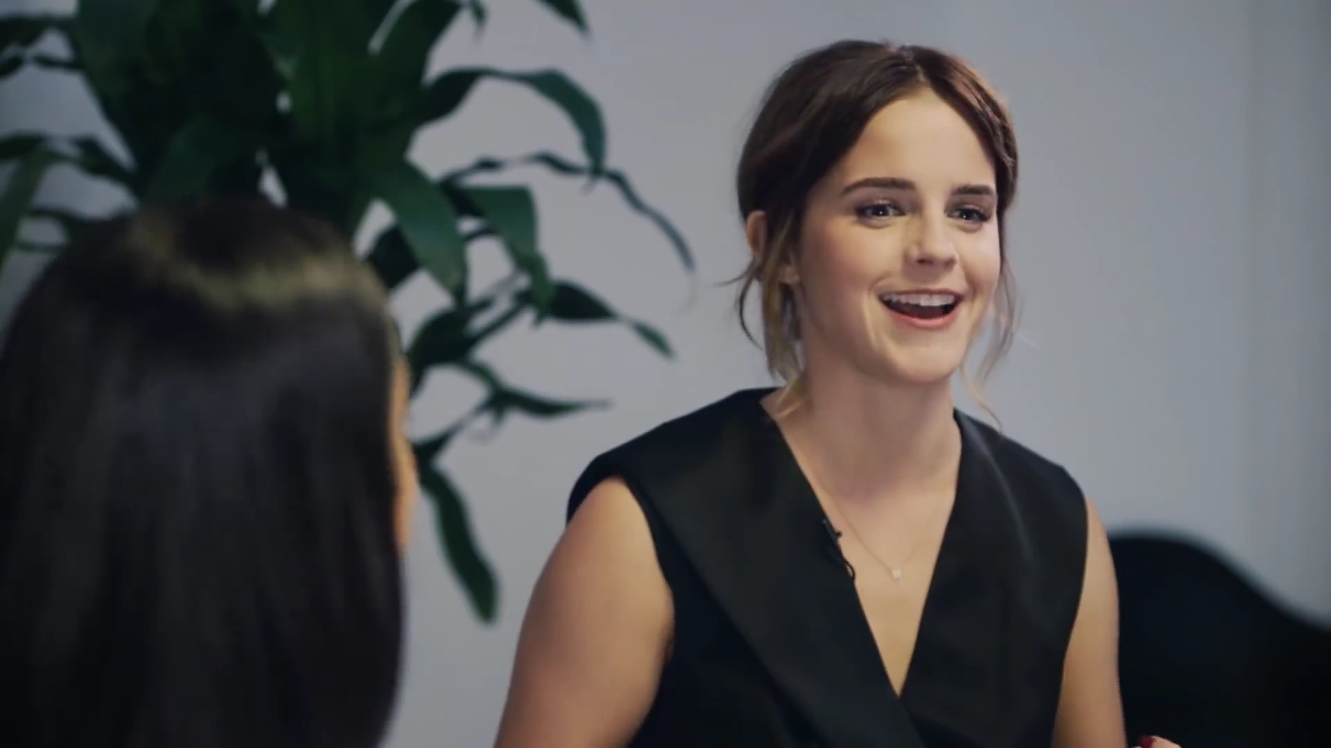 EmmaWatsonFan-dot-NL_2018OurSharedShelfWithRupiKaur0132.jpg EmmaWatsonFan-dot-NL_2018OurSharedShelfWithRupiKaur0132.jpg