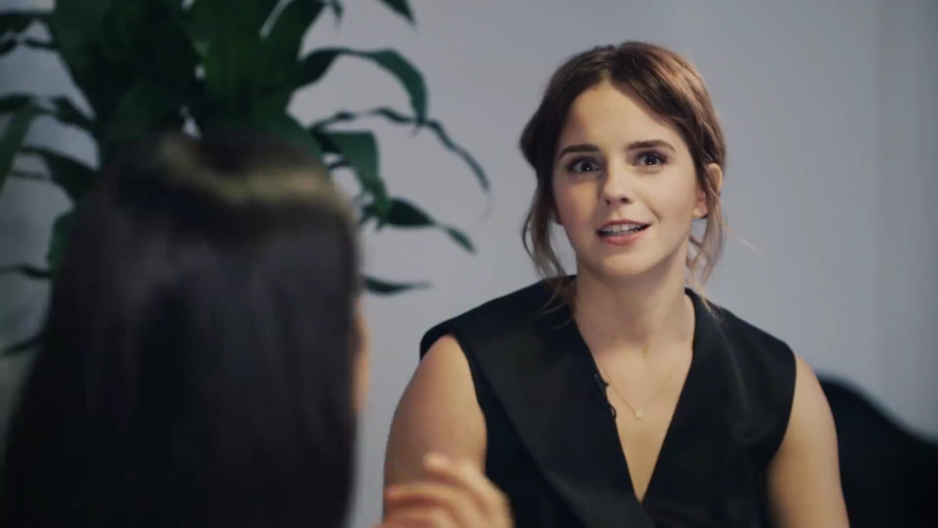 EmmaWatsonFan-dot-NL_2018OurSharedShelfWithRupiKaur0146.jpg