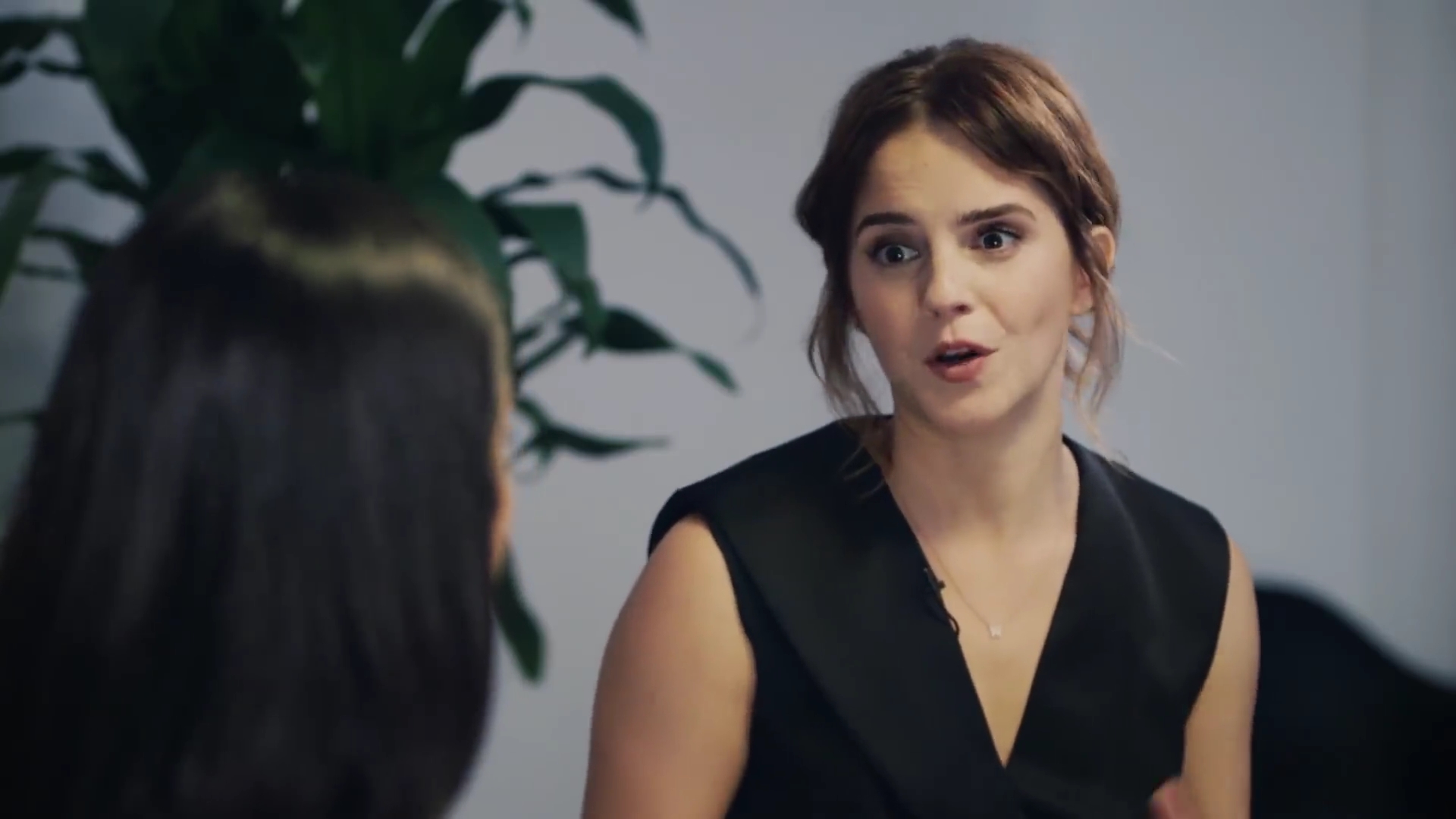 EmmaWatsonFan-dot-NL_2018OurSharedShelfWithRupiKaur0153.jpg EmmaWatsonFan-dot-NL_2018OurSharedShelfWithRupiKaur0153.jpg
