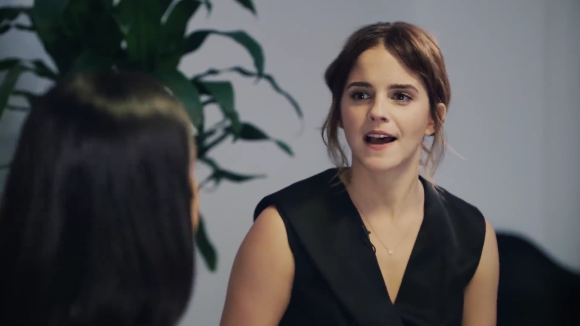 EmmaWatsonFan-dot-NL_2018OurSharedShelfWithRupiKaur0159.jpg EmmaWatsonFan-dot-NL_2018OurSharedShelfWithRupiKaur0159.jpg