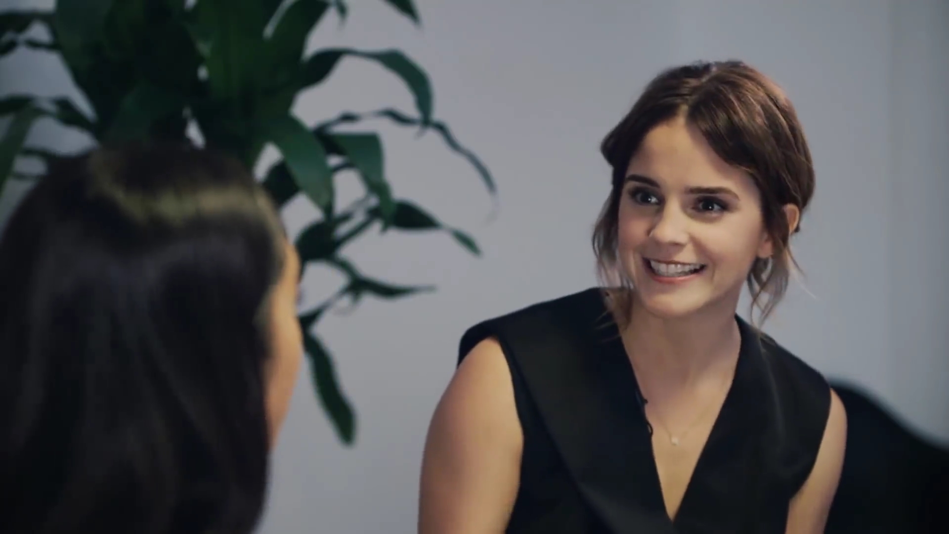 EmmaWatsonFan-dot-NL_2018OurSharedShelfWithRupiKaur0170.jpg EmmaWatsonFan-dot-NL_2018OurSharedShelfWithRupiKaur0170.jpg