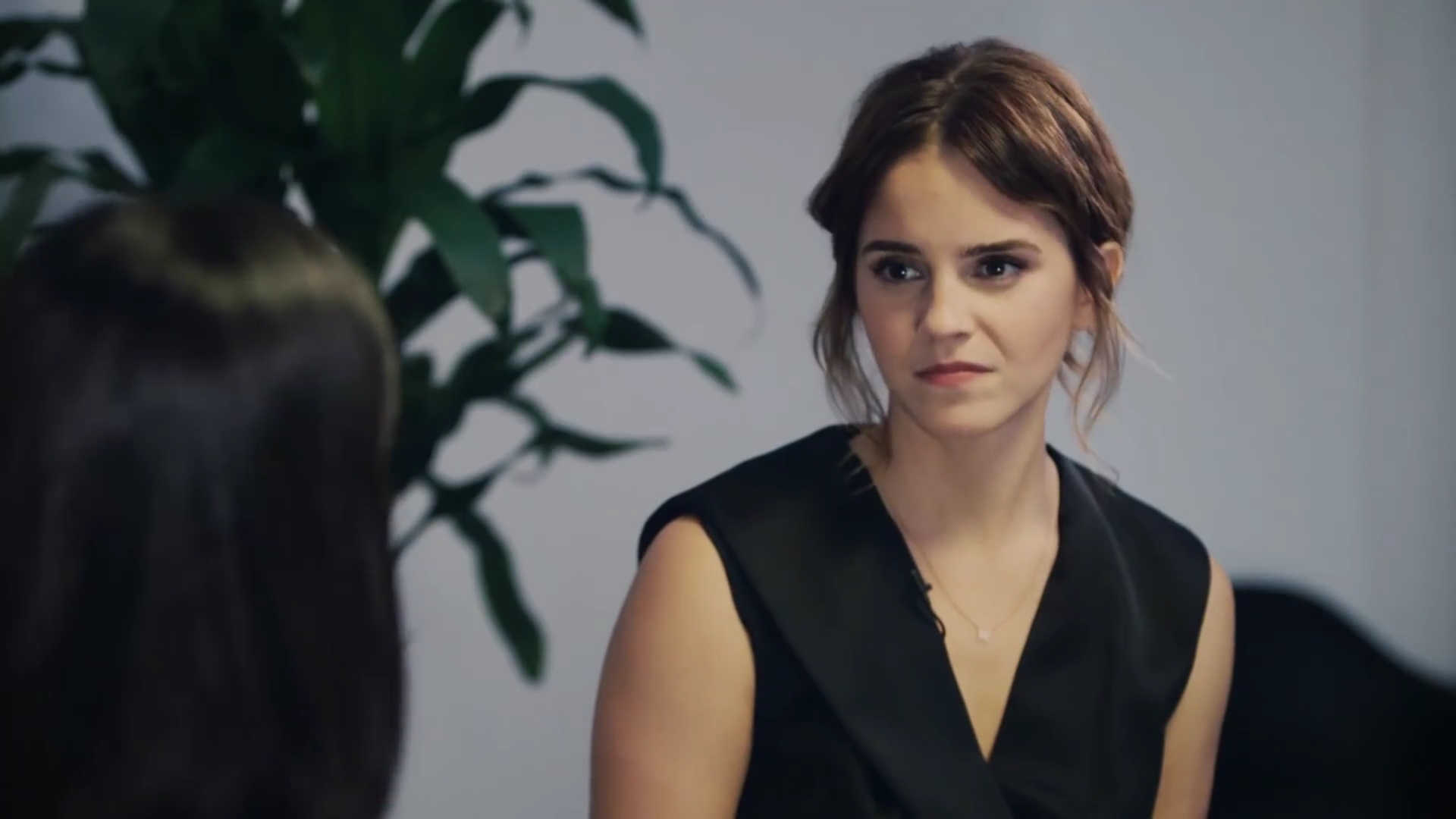EmmaWatsonFan-dot-NL_2018OurSharedShelfWithRupiKaur0223.jpg