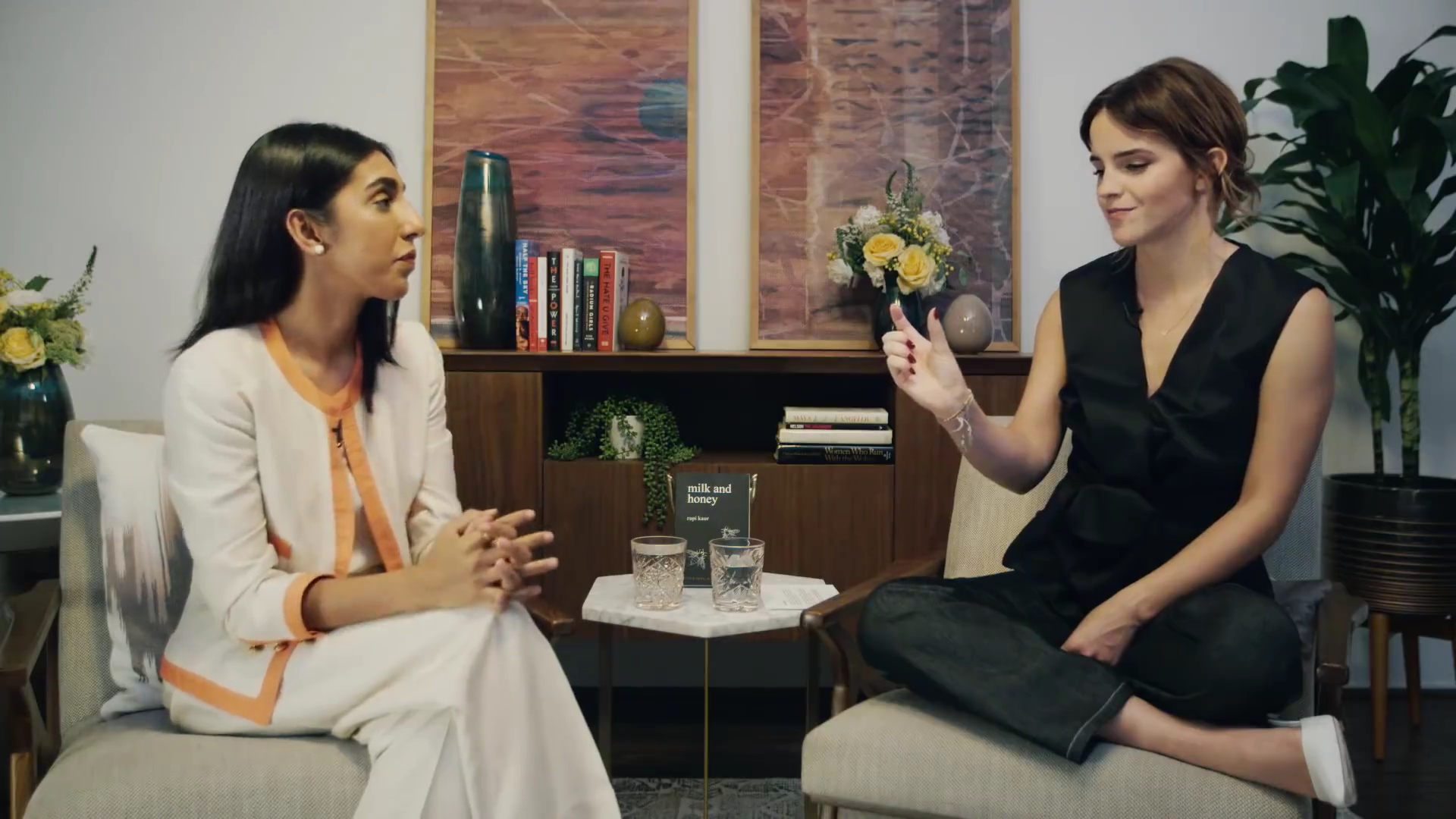 EmmaWatsonFan-dot-NL_2018OurSharedShelfWithRupiKaur0353.jpg