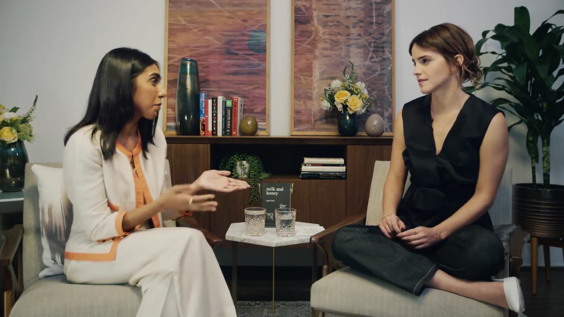 EmmaWatsonFan-dot-NL_2018OurSharedShelfWithRupiKaur0404.jpg