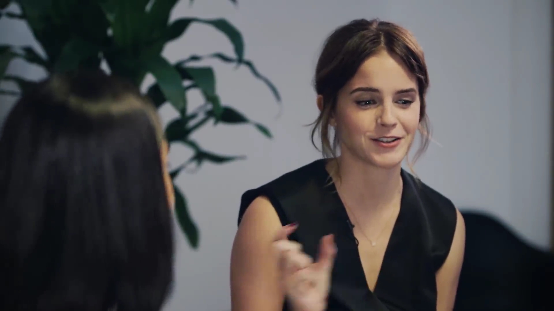 EmmaWatsonFan-dot-NL_2018OurSharedShelfWithRupiKaur0467.jpg