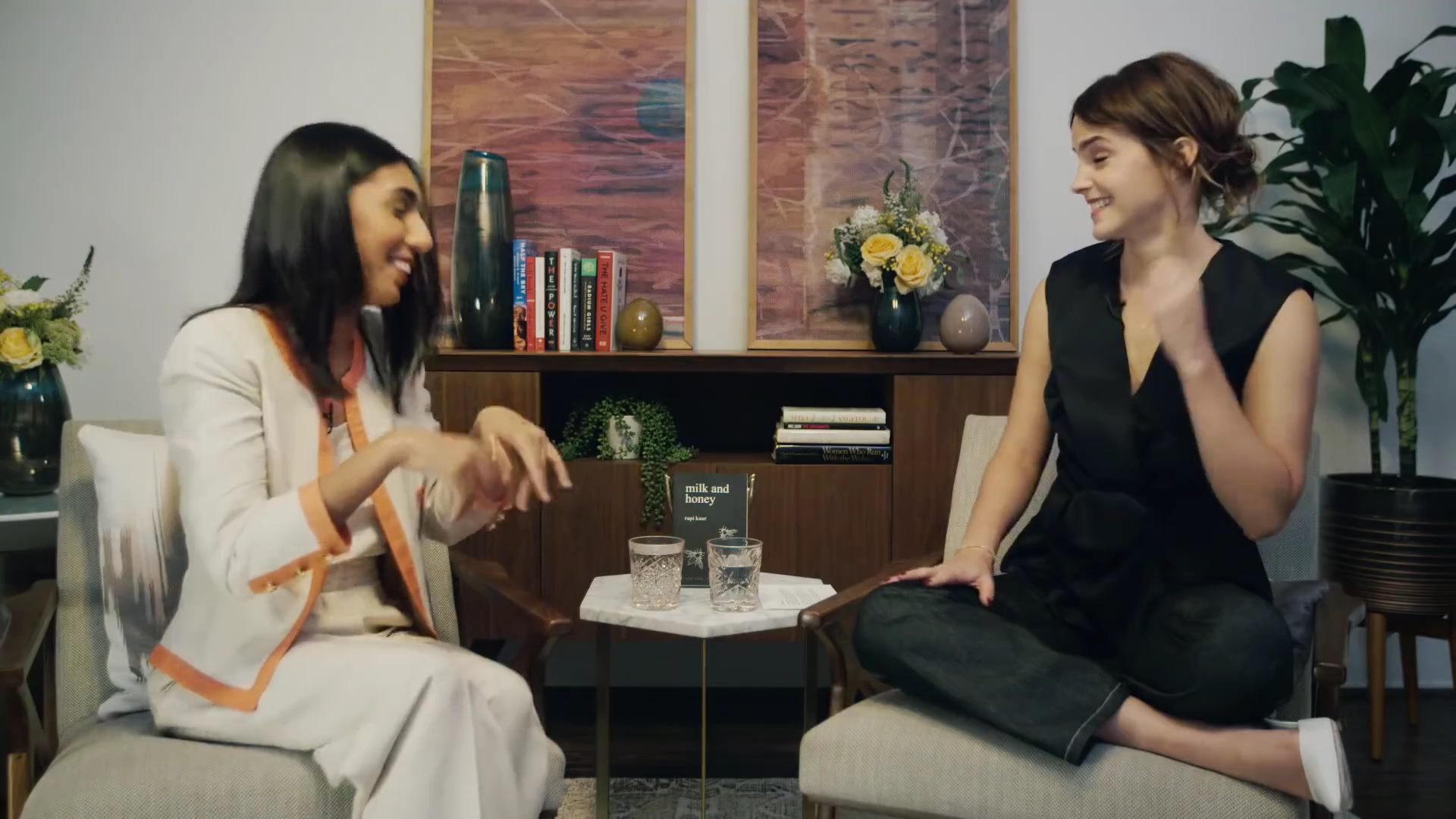 EmmaWatsonFan-dot-NL_2018OurSharedShelfWithRupiKaur0547.jpg EmmaWatsonFan-dot-NL_2018OurSharedShelfWithRupiKaur0547.jpg
