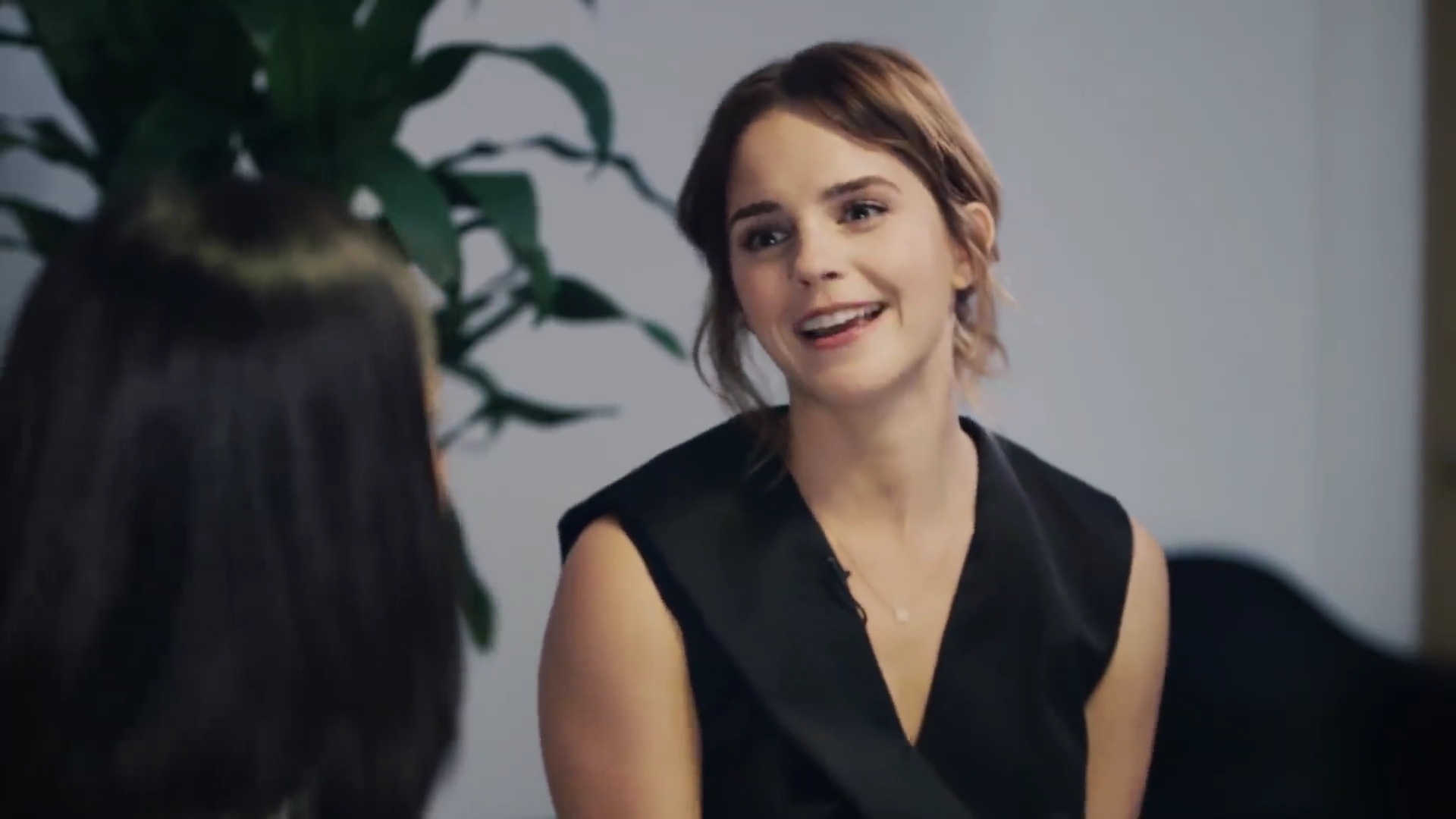EmmaWatsonFan-dot-NL_2018OurSharedShelfWithRupiKaur0559.jpg EmmaWatsonFan-dot-NL_2018OurSharedShelfWithRupiKaur0559.jpg