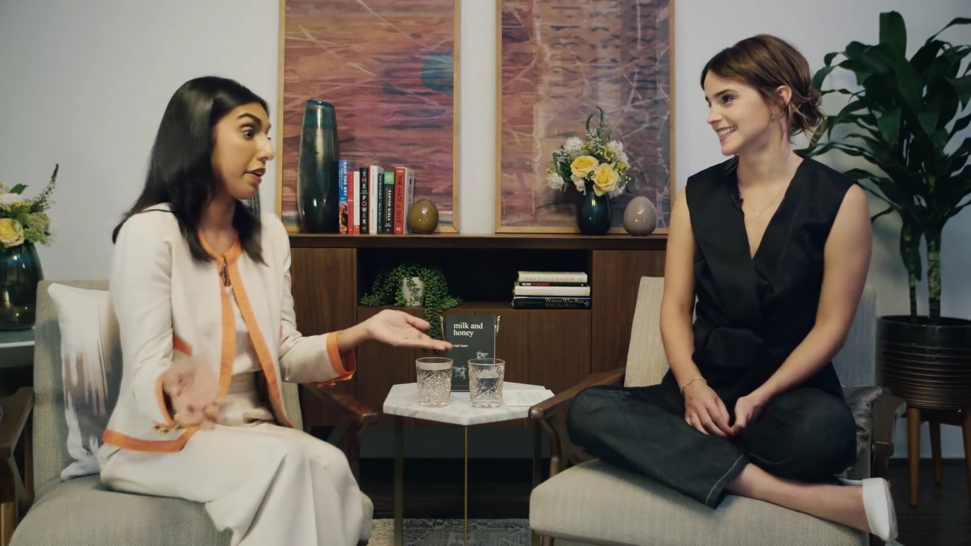 EmmaWatsonFan-dot-NL_2018OurSharedShelfWithRupiKaur0681.jpg EmmaWatsonFan-dot-NL_2018OurSharedShelfWithRupiKaur0681.jpg
