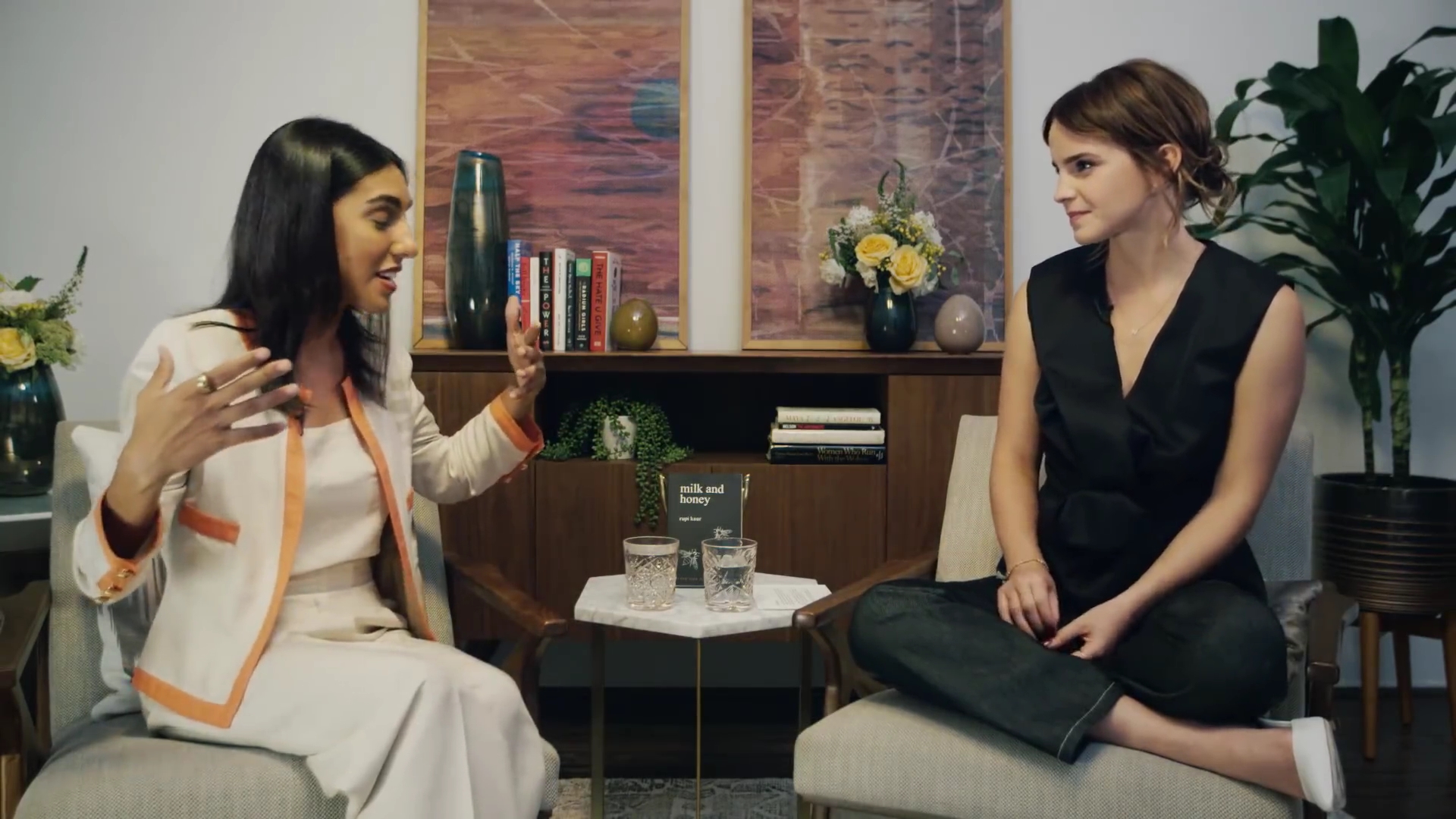 EmmaWatsonFan-dot-NL_2018OurSharedShelfWithRupiKaur0728.jpg
