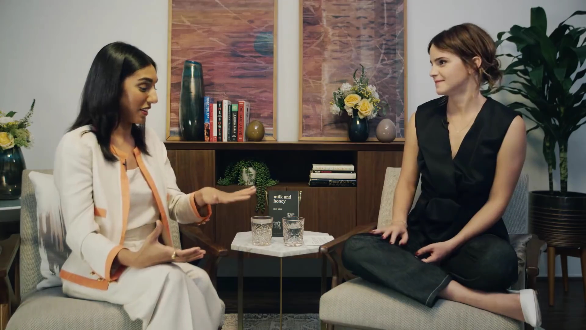 EmmaWatsonFan-dot-NL_2018OurSharedShelfWithRupiKaur0734.jpg EmmaWatsonFan-dot-NL_2018OurSharedShelfWithRupiKaur0734.jpg