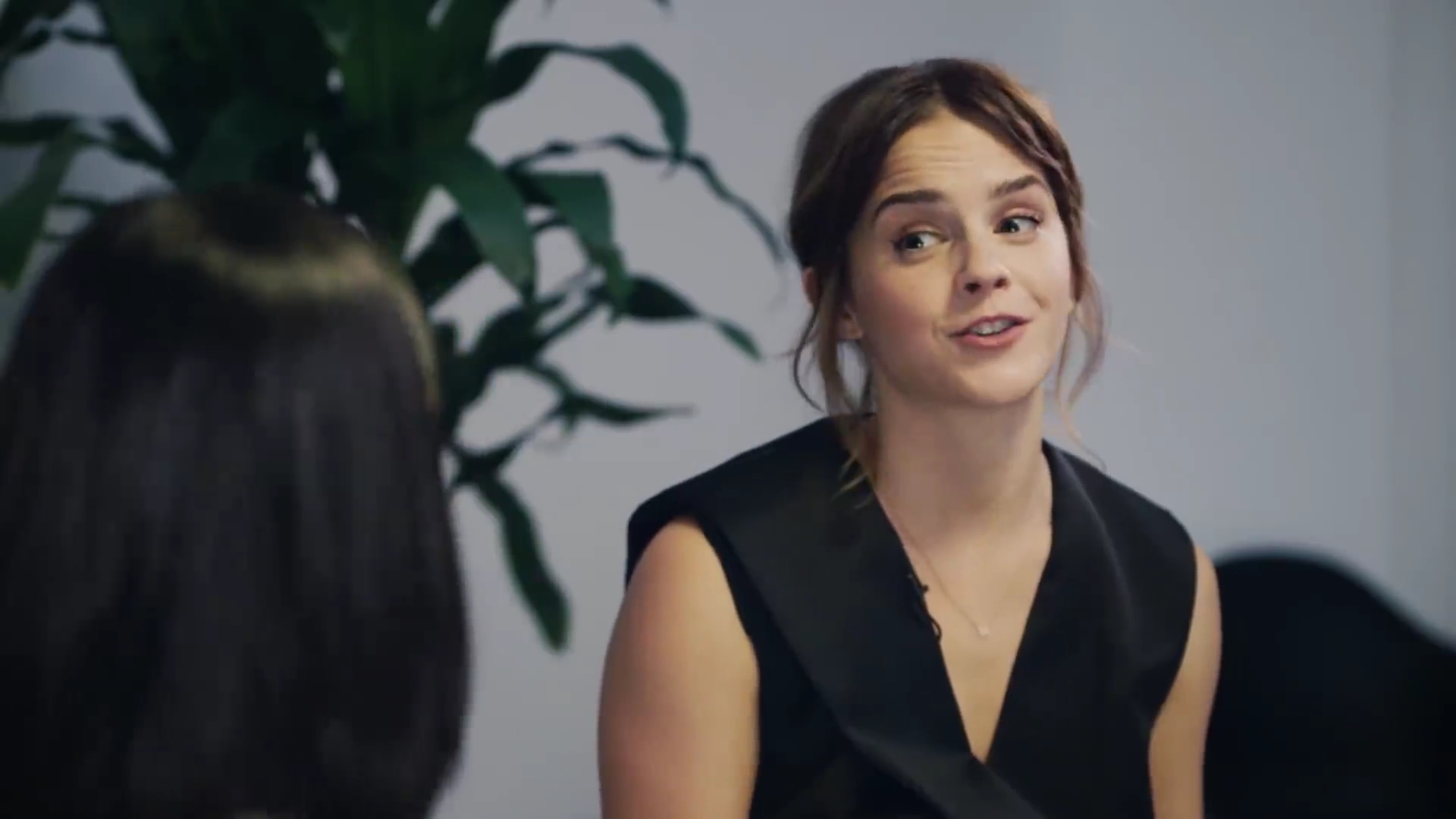 EmmaWatsonFan-dot-NL_2018OurSharedShelfWithRupiKaur0750.jpg EmmaWatsonFan-dot-NL_2018OurSharedShelfWithRupiKaur0750.jpg