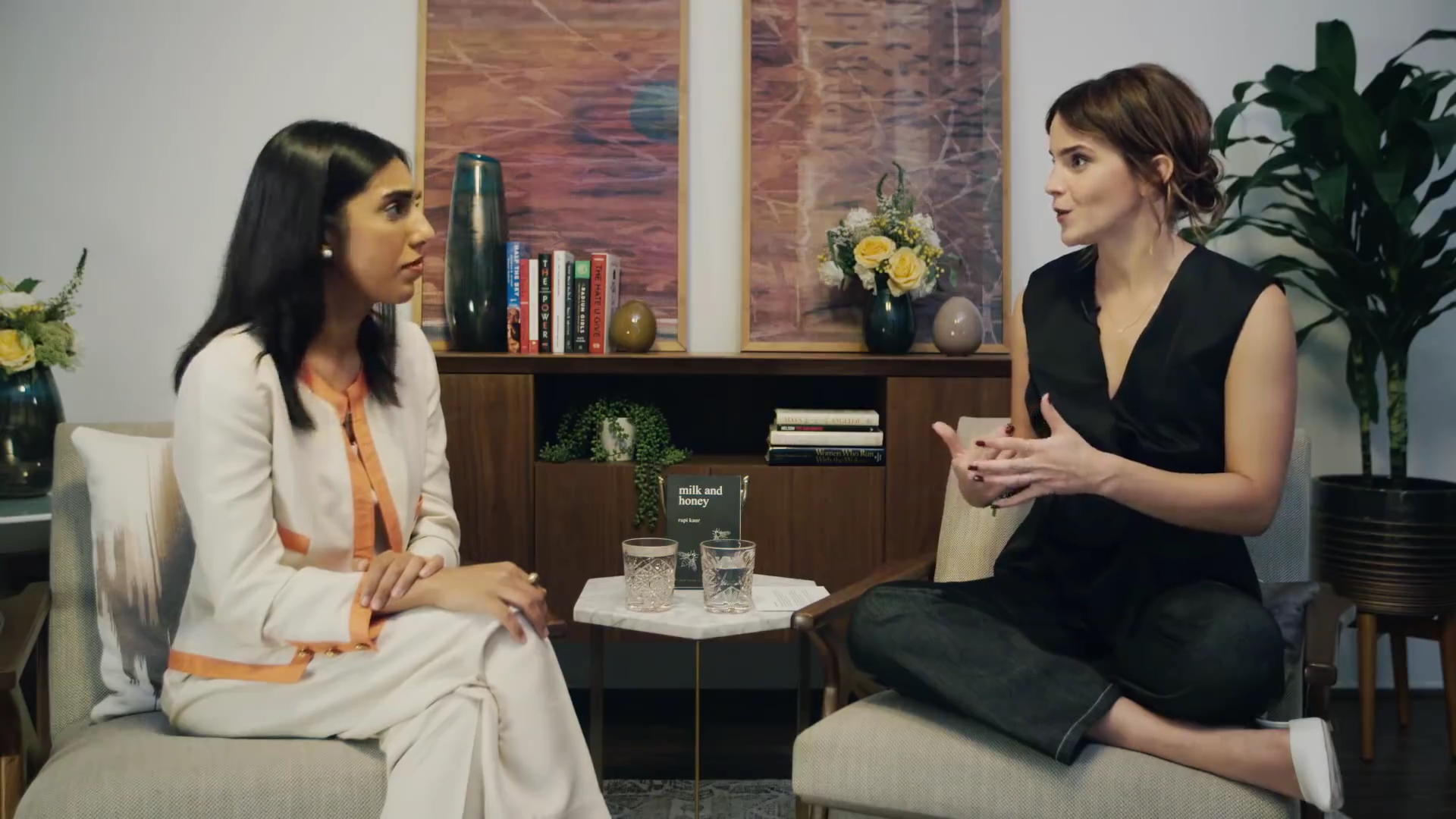 EmmaWatsonFan-dot-NL_2018OurSharedShelfWithRupiKaur0760.jpg EmmaWatsonFan-dot-NL_2018OurSharedShelfWithRupiKaur0760.jpg