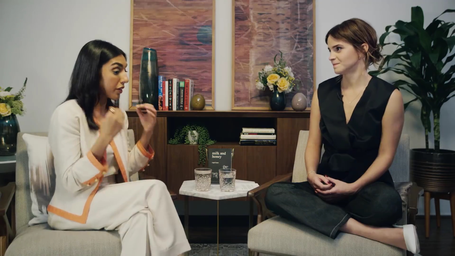EmmaWatsonFan-dot-NL_2018OurSharedShelfWithRupiKaur0822.jpg