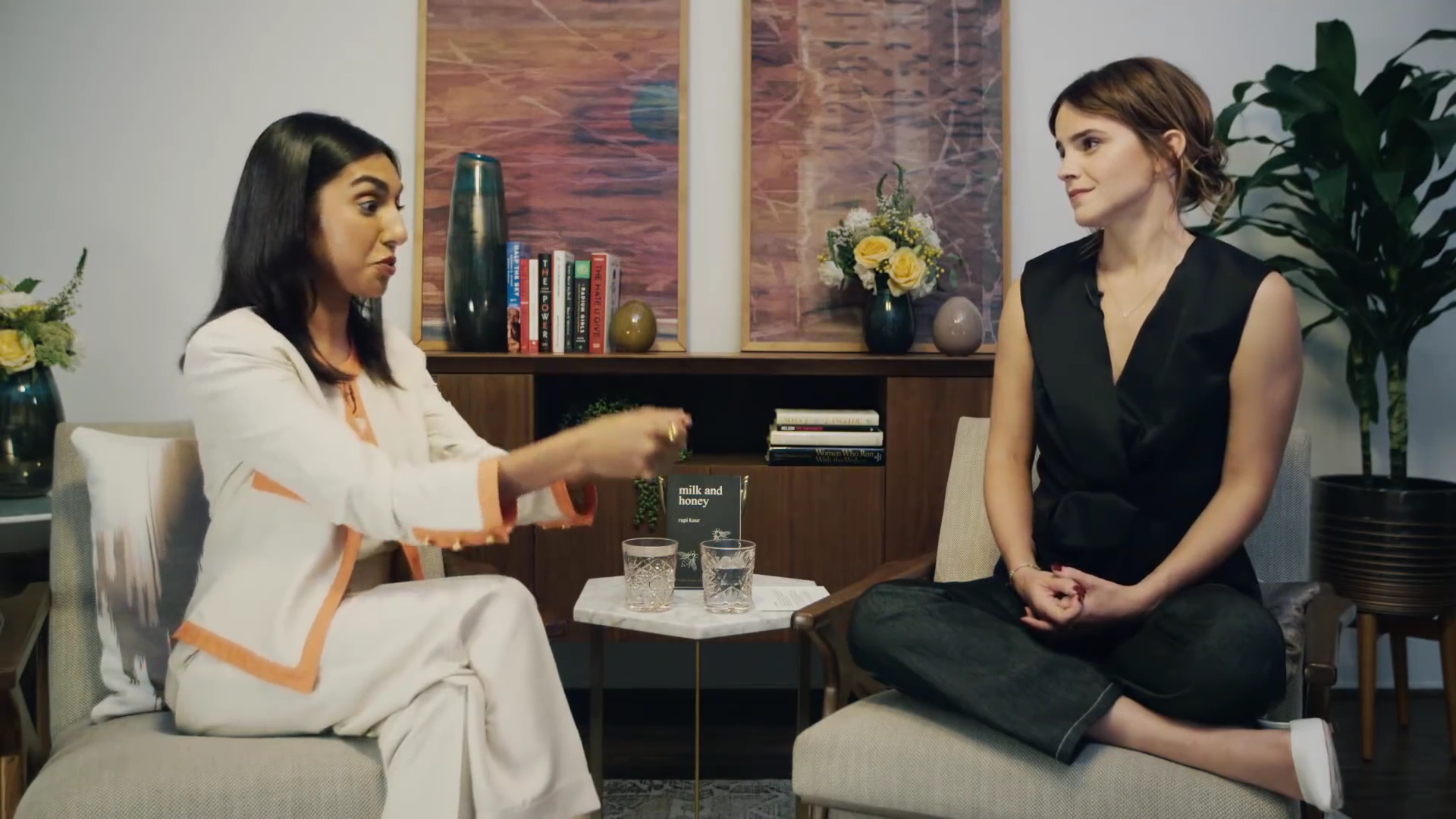 EmmaWatsonFan-dot-NL_2018OurSharedShelfWithRupiKaur0876.jpg EmmaWatsonFan-dot-NL_2018OurSharedShelfWithRupiKaur0876.jpg