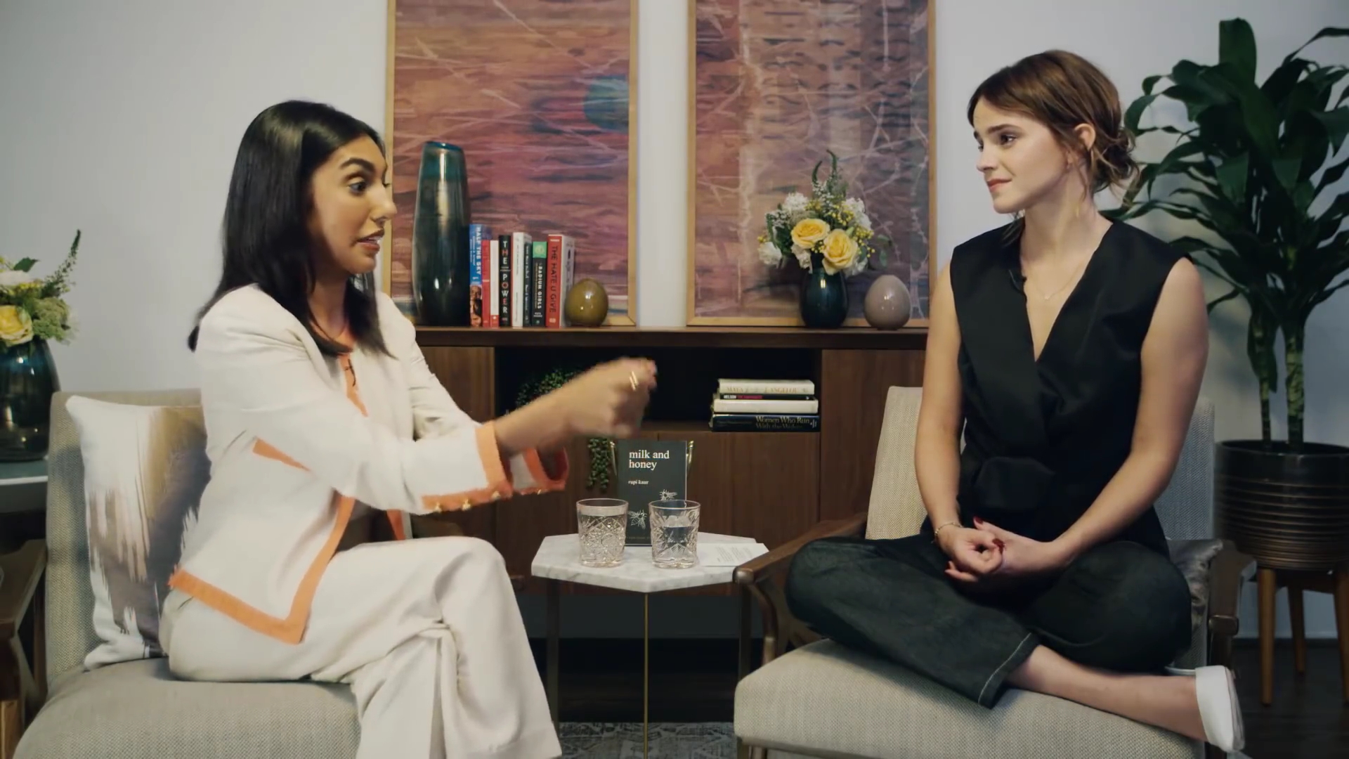 EmmaWatsonFan-dot-NL_2018OurSharedShelfWithRupiKaur0878.jpg