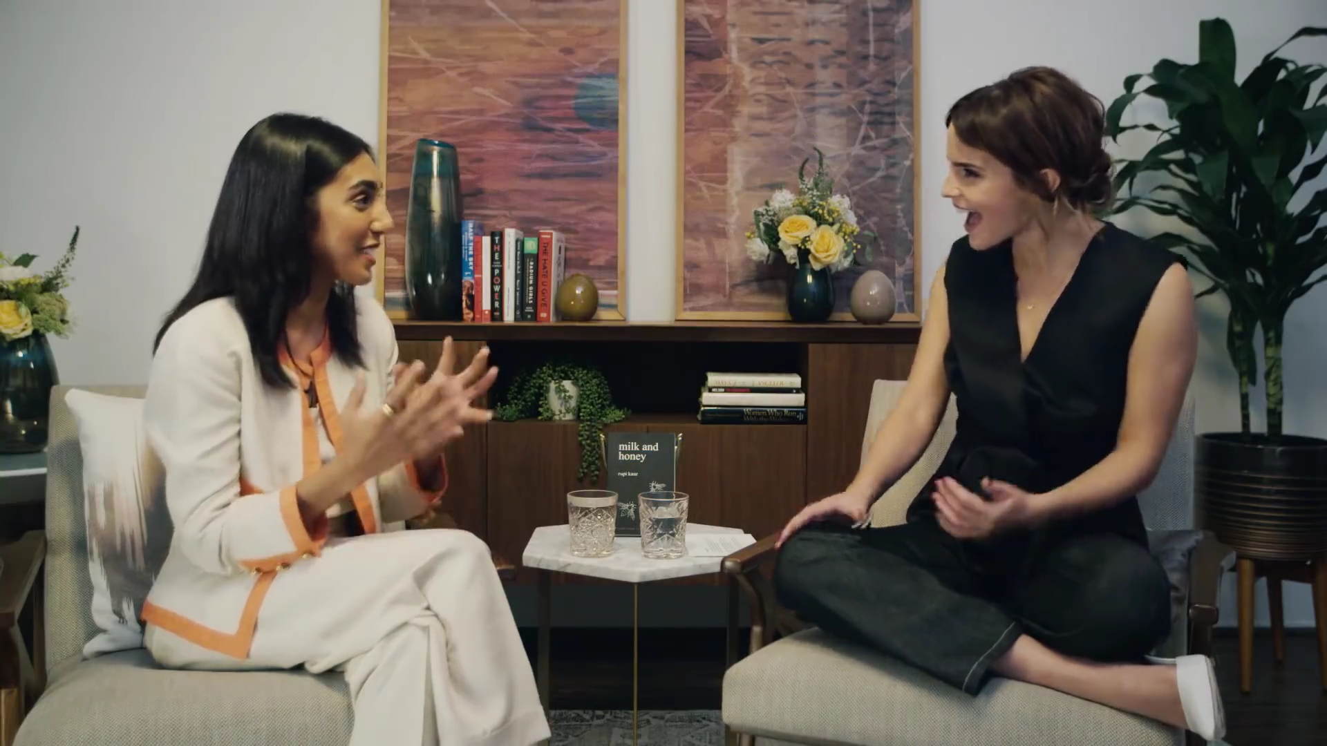EmmaWatsonFan-dot-NL_2018OurSharedShelfWithRupiKaur0934.jpg