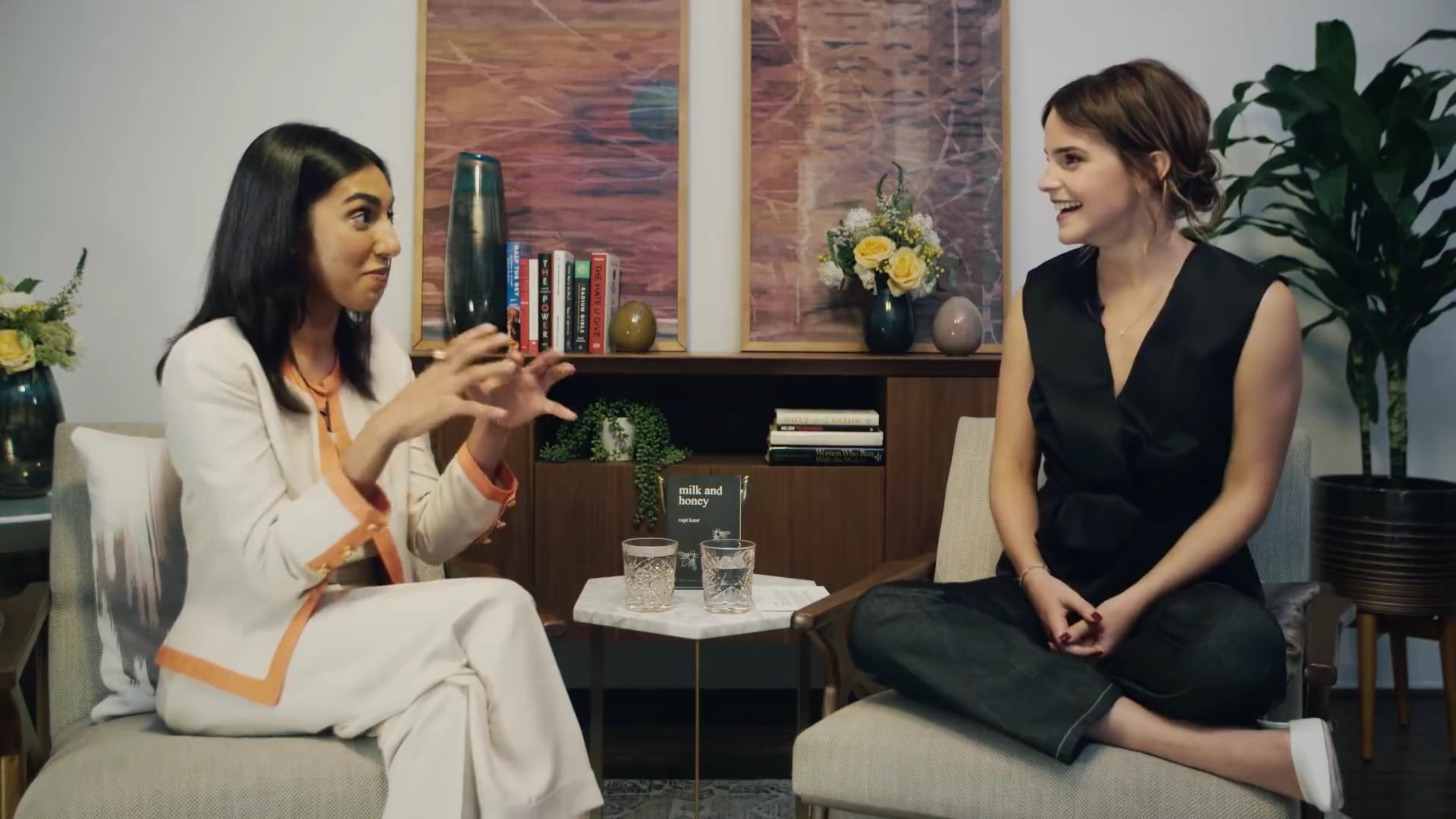 EmmaWatsonFan-dot-NL_2018OurSharedShelfWithRupiKaur0935.jpg