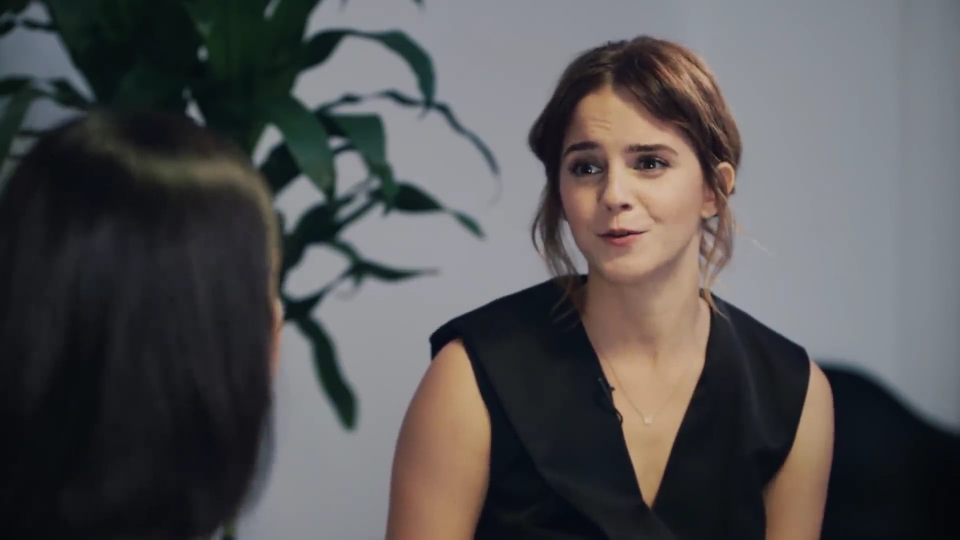 EmmaWatsonFan-dot-NL_2018OurSharedShelfWithRupiKaur1062.jpg