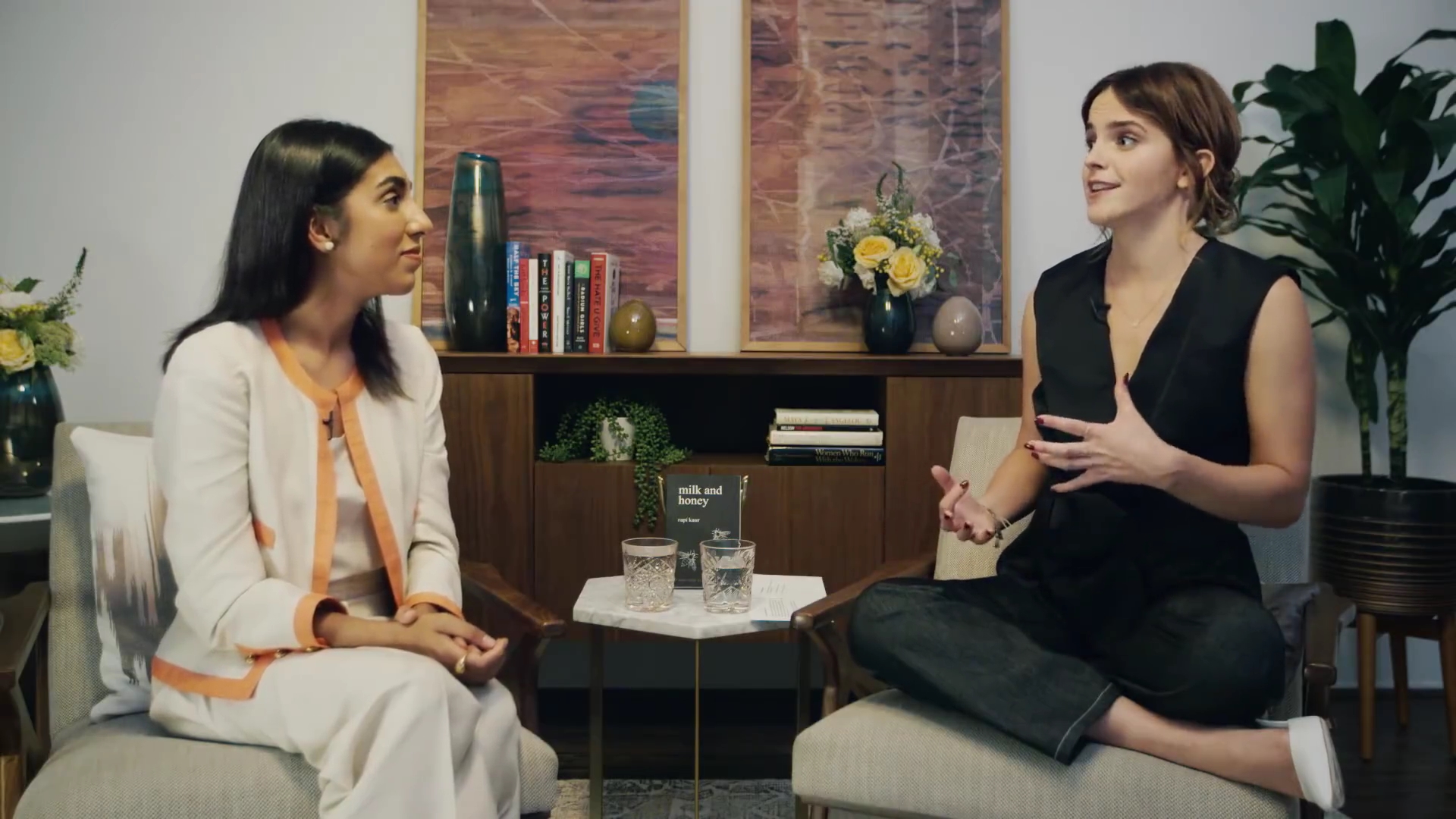 EmmaWatsonFan-dot-NL_2018OurSharedShelfWithRupiKaur1064.jpg EmmaWatsonFan-dot-NL_2018OurSharedShelfWithRupiKaur1064.jpg