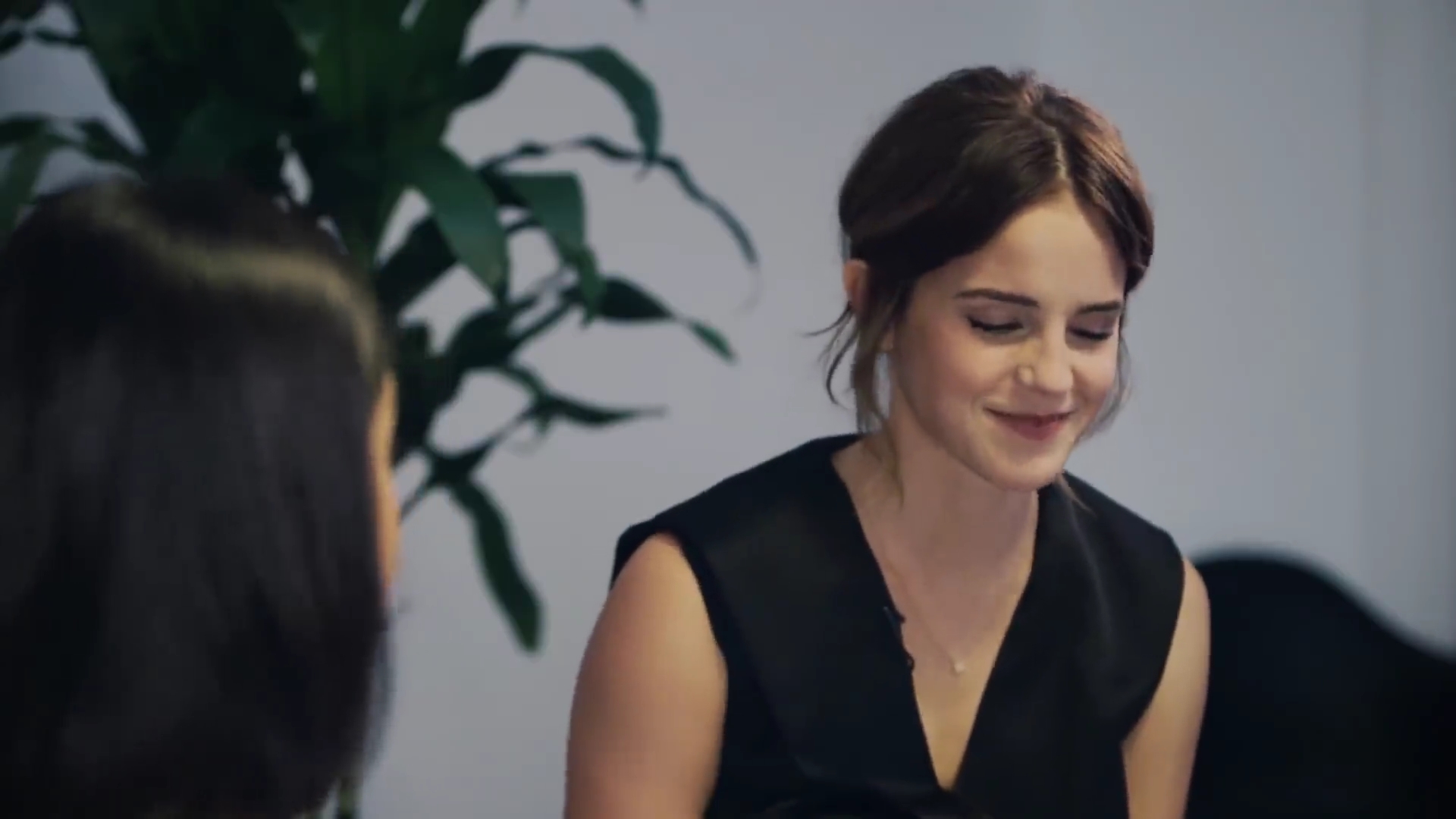 EmmaWatsonFan-dot-NL_2018OurSharedShelfWithRupiKaur1091.jpg EmmaWatsonFan-dot-NL_2018OurSharedShelfWithRupiKaur1091.jpg