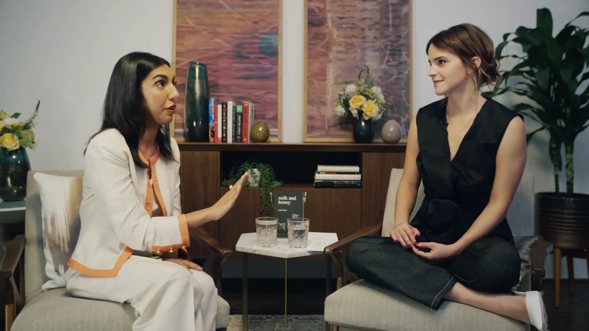 EmmaWatsonFan-dot-NL_2018OurSharedShelfWithRupiKaur1296.jpg EmmaWatsonFan-dot-NL_2018OurSharedShelfWithRupiKaur1296.jpg