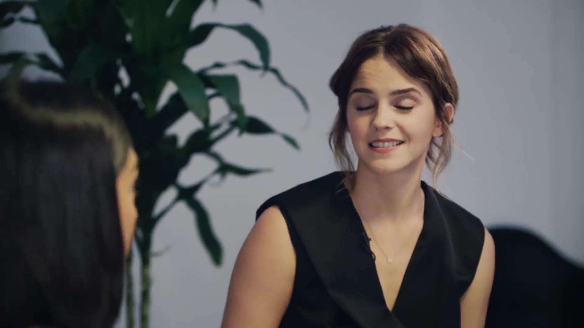EmmaWatsonFan-dot-NL_2018OurSharedShelfWithRupiKaur1330.jpg EmmaWatsonFan-dot-NL_2018OurSharedShelfWithRupiKaur1330.jpg