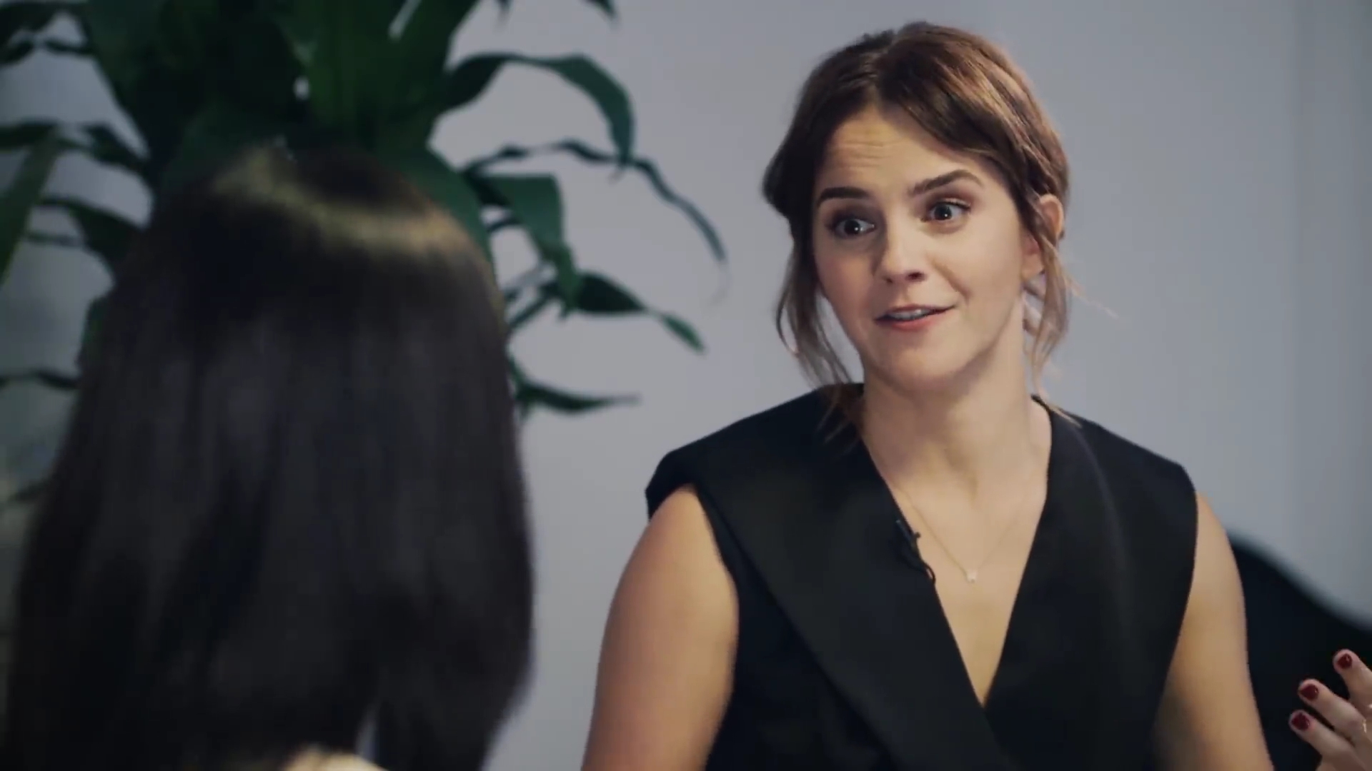 EmmaWatsonFan-dot-NL_2018OurSharedShelfWithRupiKaur1355.jpg EmmaWatsonFan-dot-NL_2018OurSharedShelfWithRupiKaur1355.jpg