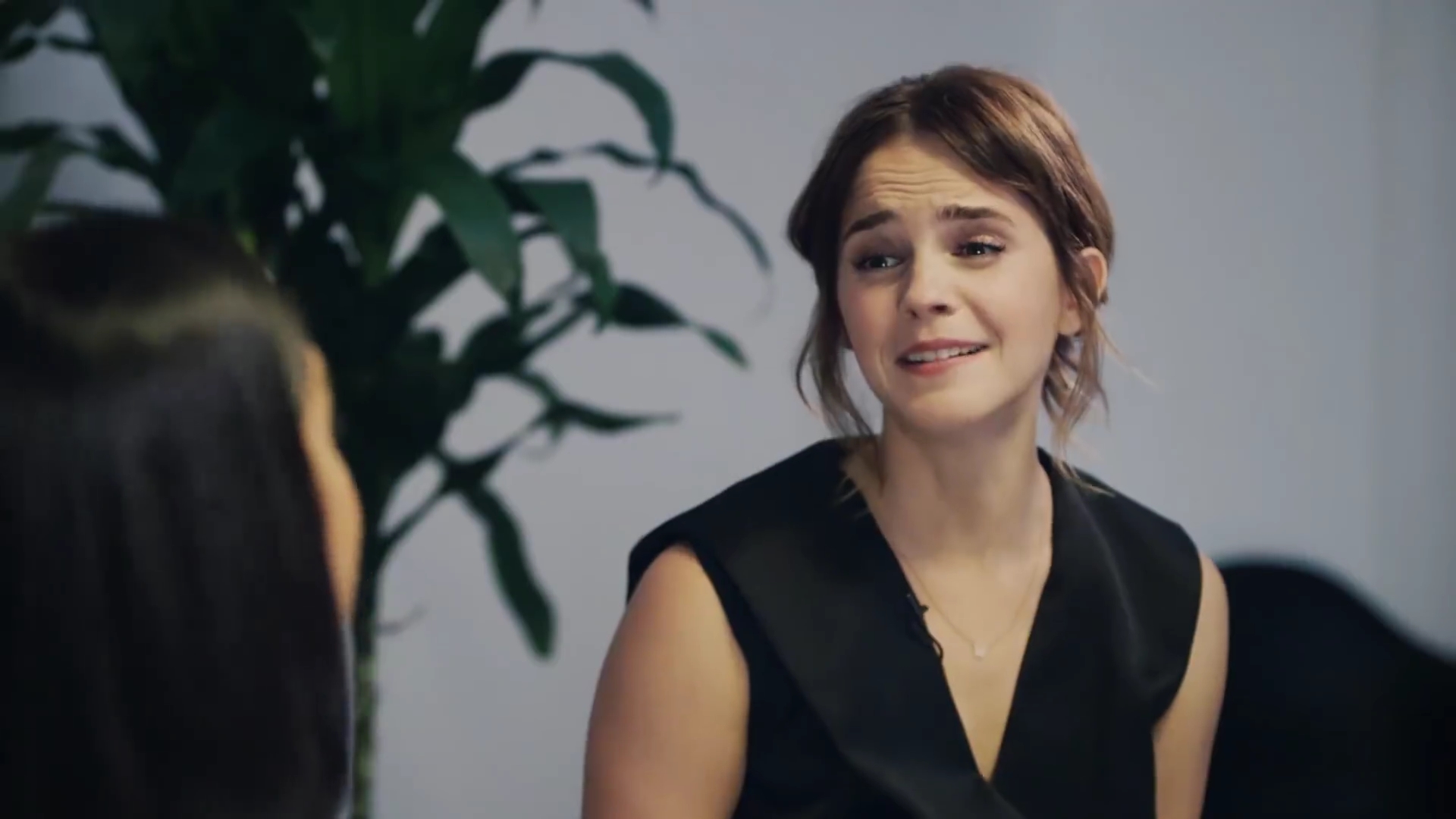 EmmaWatsonFan-dot-NL_2018OurSharedShelfWithRupiKaur1420.jpg EmmaWatsonFan-dot-NL_2018OurSharedShelfWithRupiKaur1420.jpg