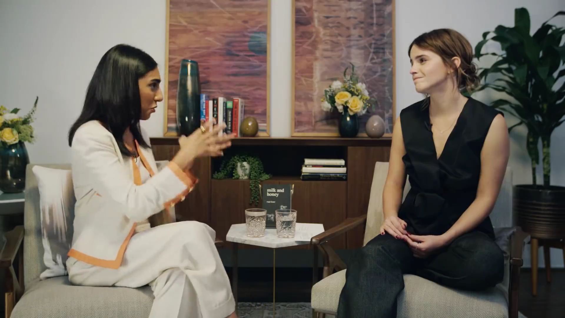 EmmaWatsonFan-dot-NL_2018OurSharedShelfWithRupiKaur1486.jpg
