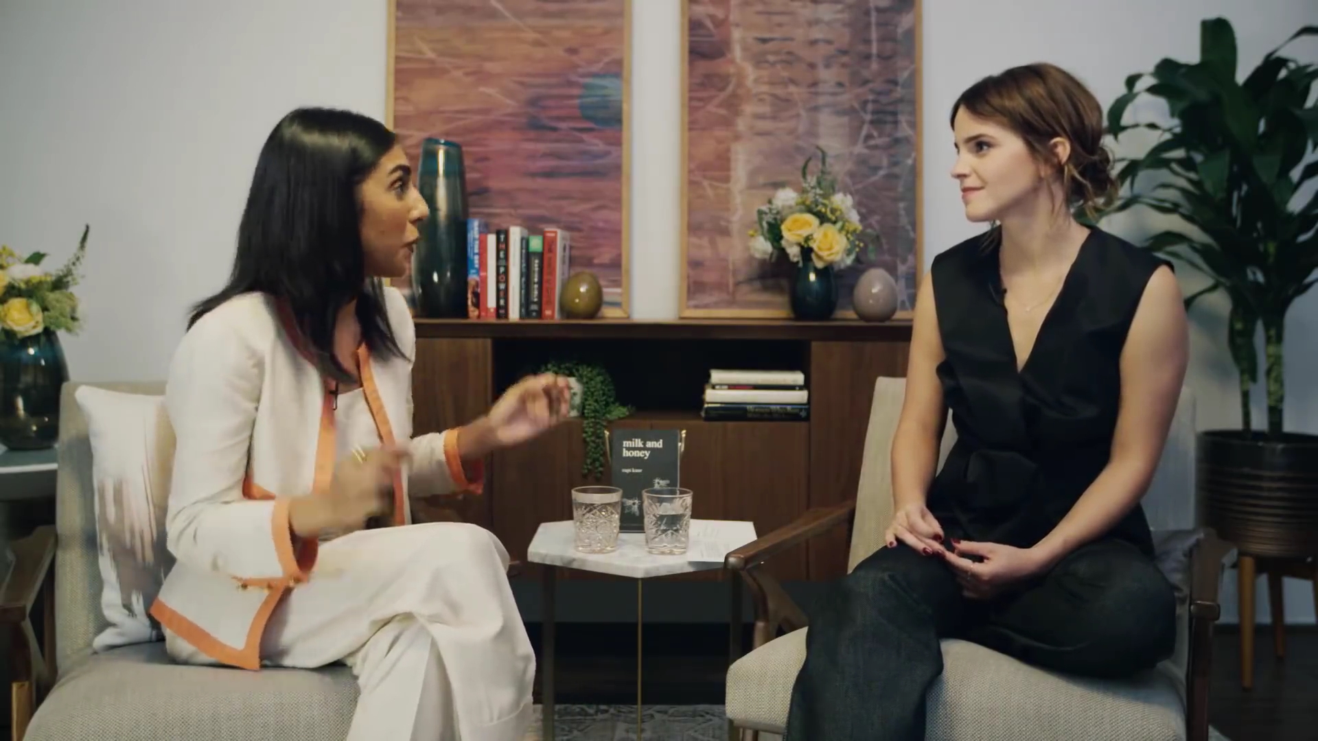 EmmaWatsonFan-dot-NL_2018OurSharedShelfWithRupiKaur1489.jpg EmmaWatsonFan-dot-NL_2018OurSharedShelfWithRupiKaur1489.jpg
