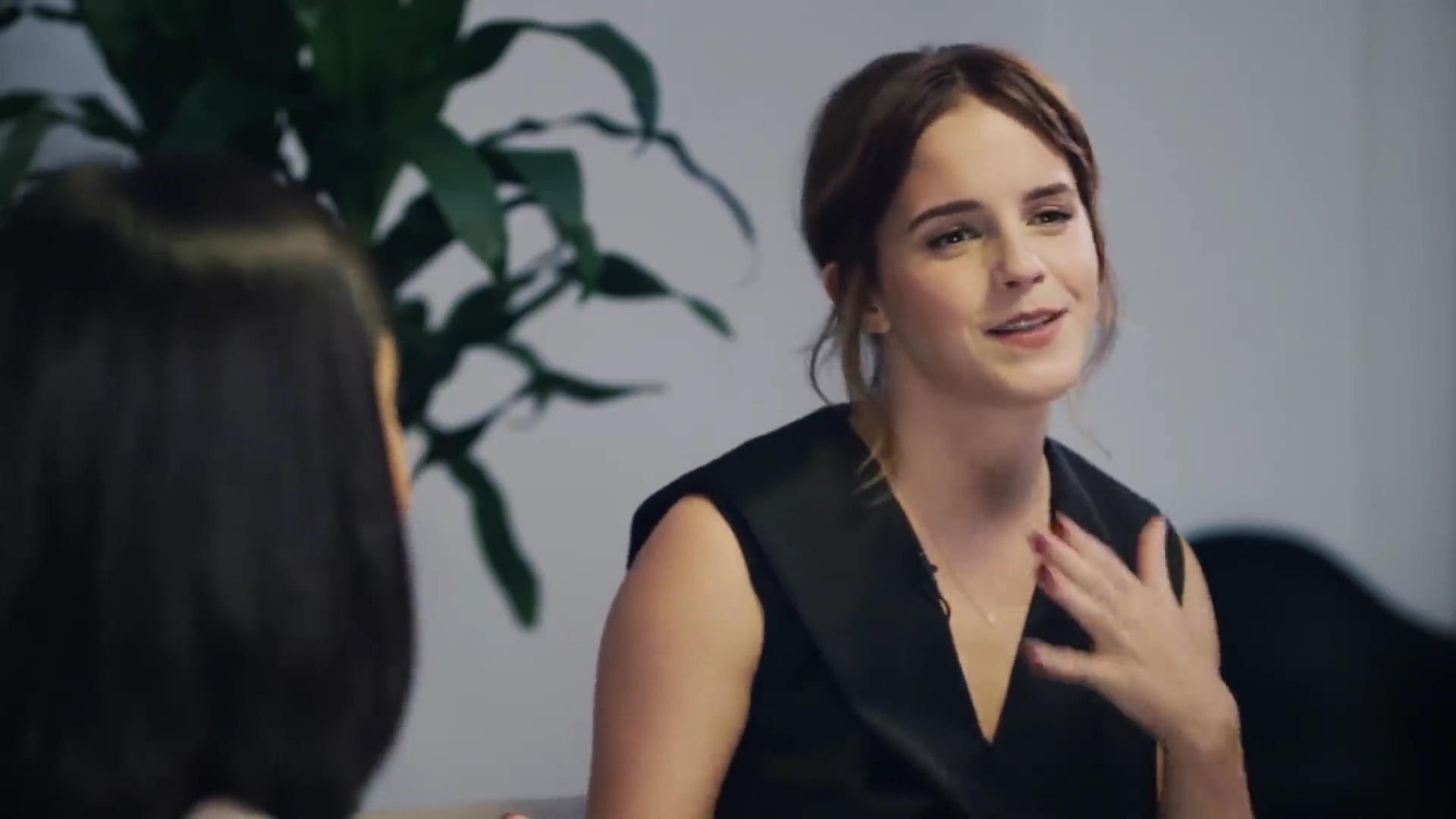 EmmaWatsonFan-dot-NL_2018OurSharedShelfWithRupiKaur1598.jpg EmmaWatsonFan-dot-NL_2018OurSharedShelfWithRupiKaur1598.jpg
