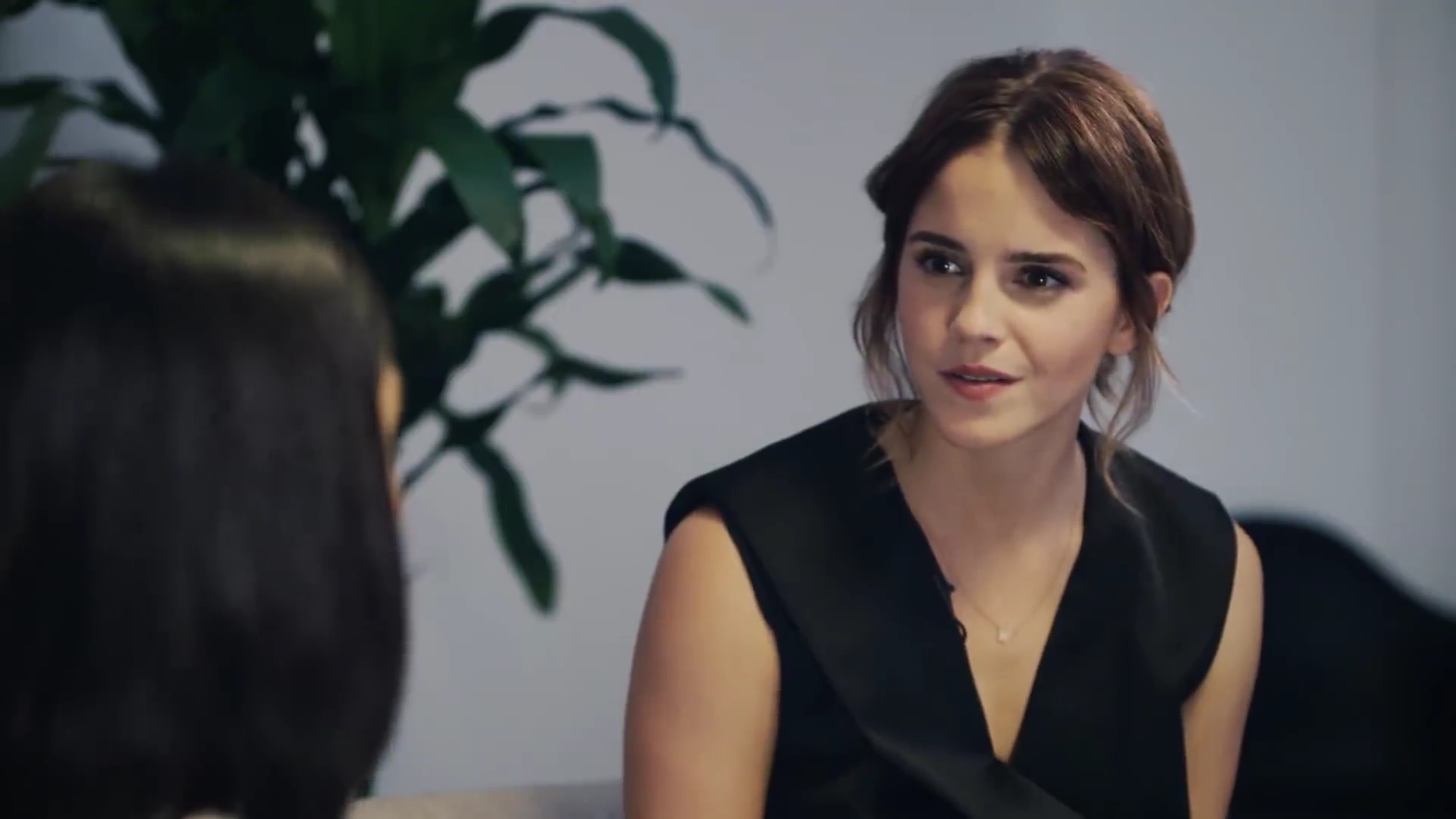 EmmaWatsonFan-dot-NL_2018OurSharedShelfWithRupiKaur1647.jpg