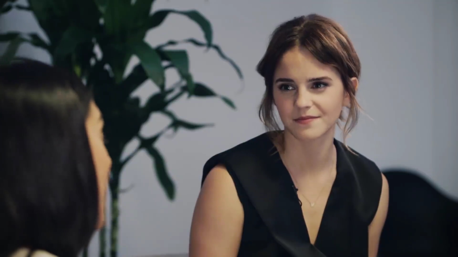 EmmaWatsonFan-dot-NL_2018OurSharedShelfWithRupiKaur1668.jpg EmmaWatsonFan-dot-NL_2018OurSharedShelfWithRupiKaur1668.jpg