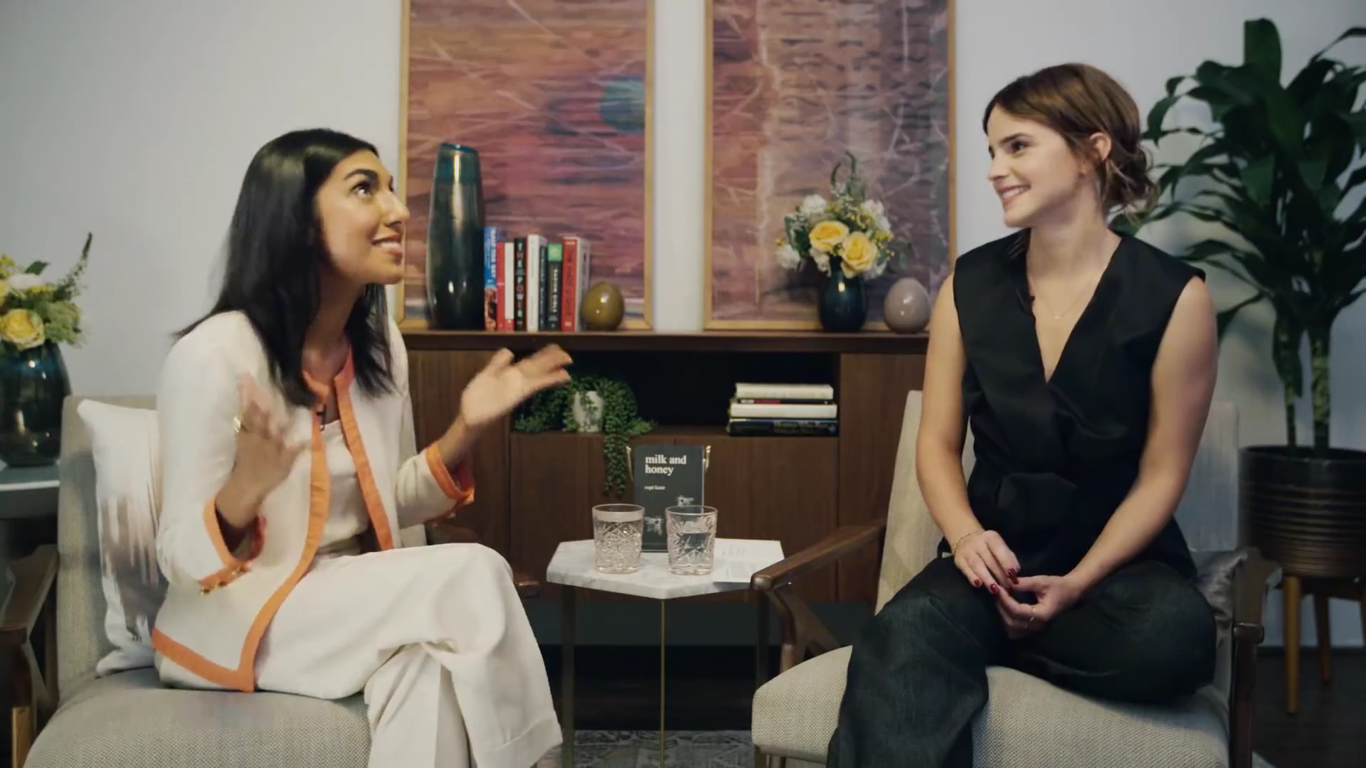EmmaWatsonFan-dot-NL_2018OurSharedShelfWithRupiKaur1680.jpg EmmaWatsonFan-dot-NL_2018OurSharedShelfWithRupiKaur1680.jpg
