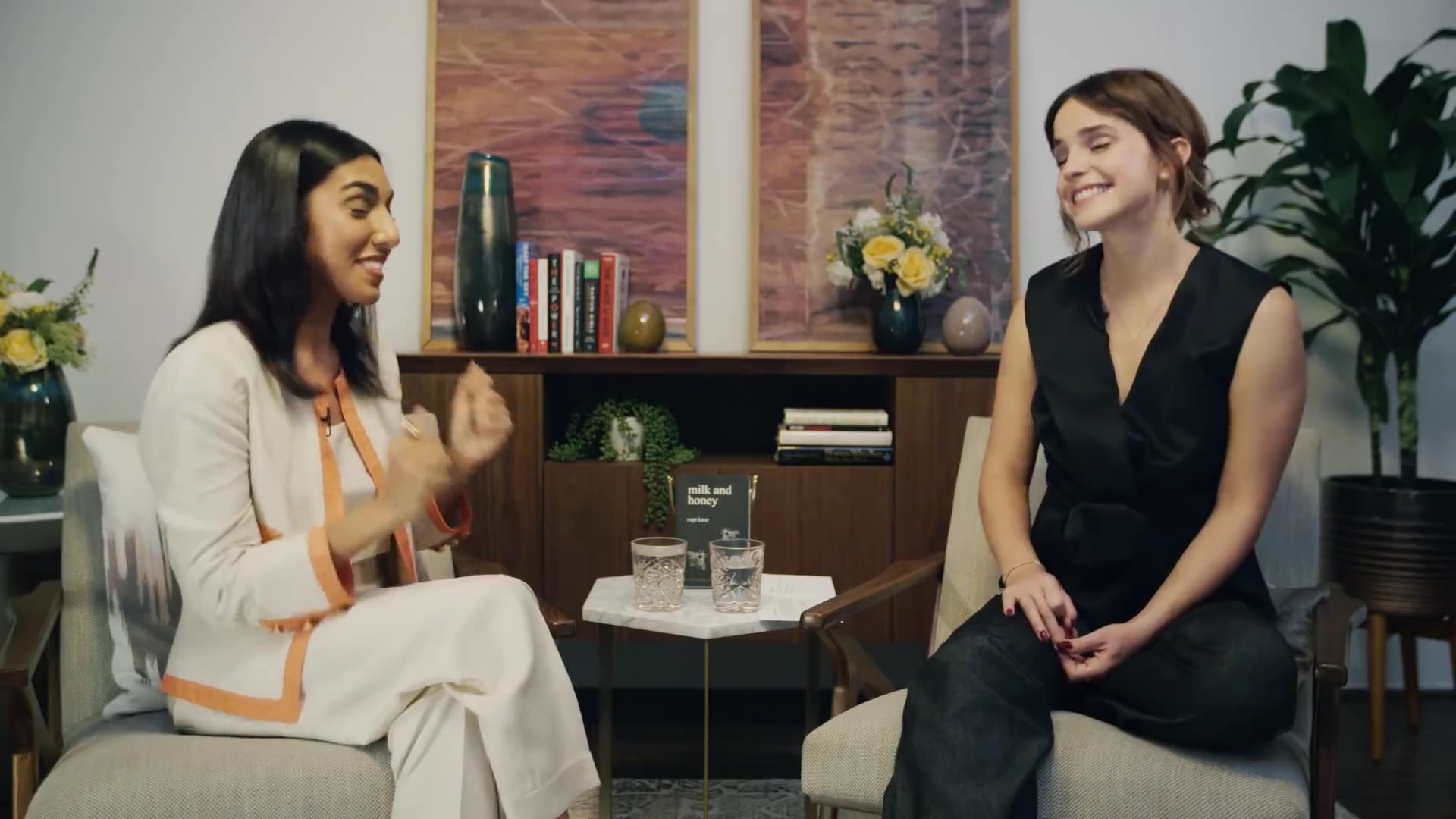 EmmaWatsonFan-dot-NL_2018OurSharedShelfWithRupiKaur1693.jpg EmmaWatsonFan-dot-NL_2018OurSharedShelfWithRupiKaur1693.jpg
