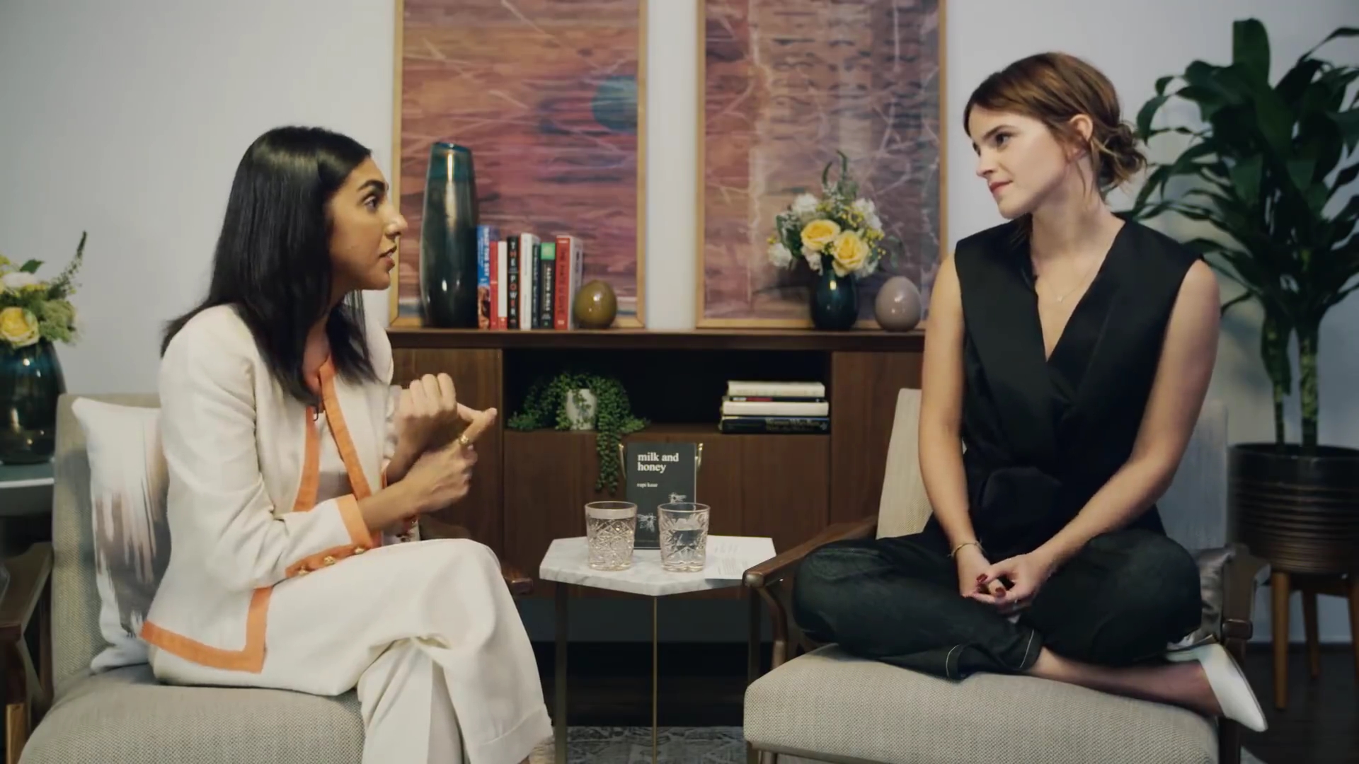 EmmaWatsonFan-dot-NL_2018OurSharedShelfWithRupiKaur1698.jpg EmmaWatsonFan-dot-NL_2018OurSharedShelfWithRupiKaur1698.jpg