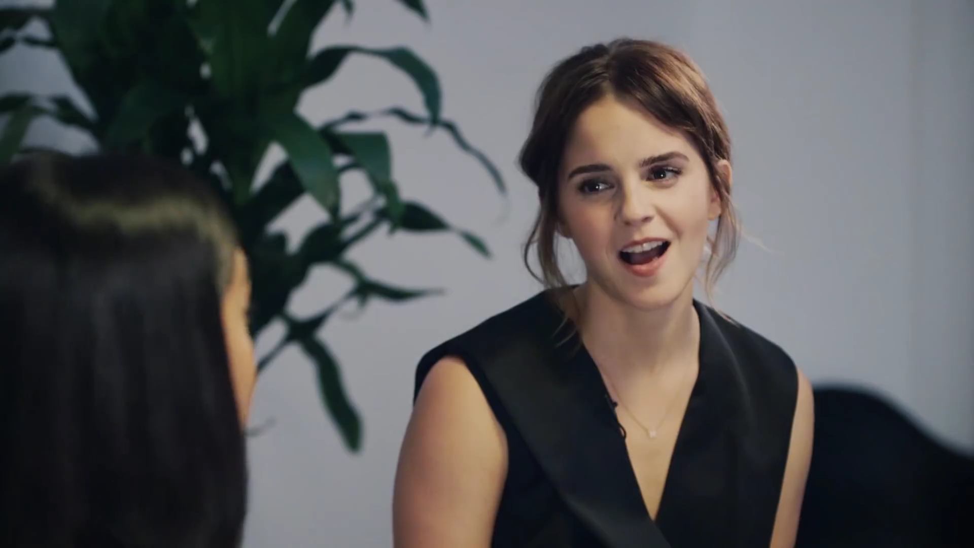 EmmaWatsonFan-dot-NL_2018OurSharedShelfWithRupiKaur1708.jpg