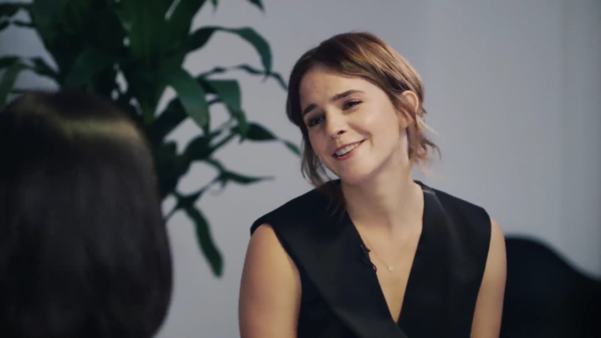 EmmaWatsonFan-dot-NL_2018OurSharedShelfWithRupiKaur1715.jpg EmmaWatsonFan-dot-NL_2018OurSharedShelfWithRupiKaur1715.jpg