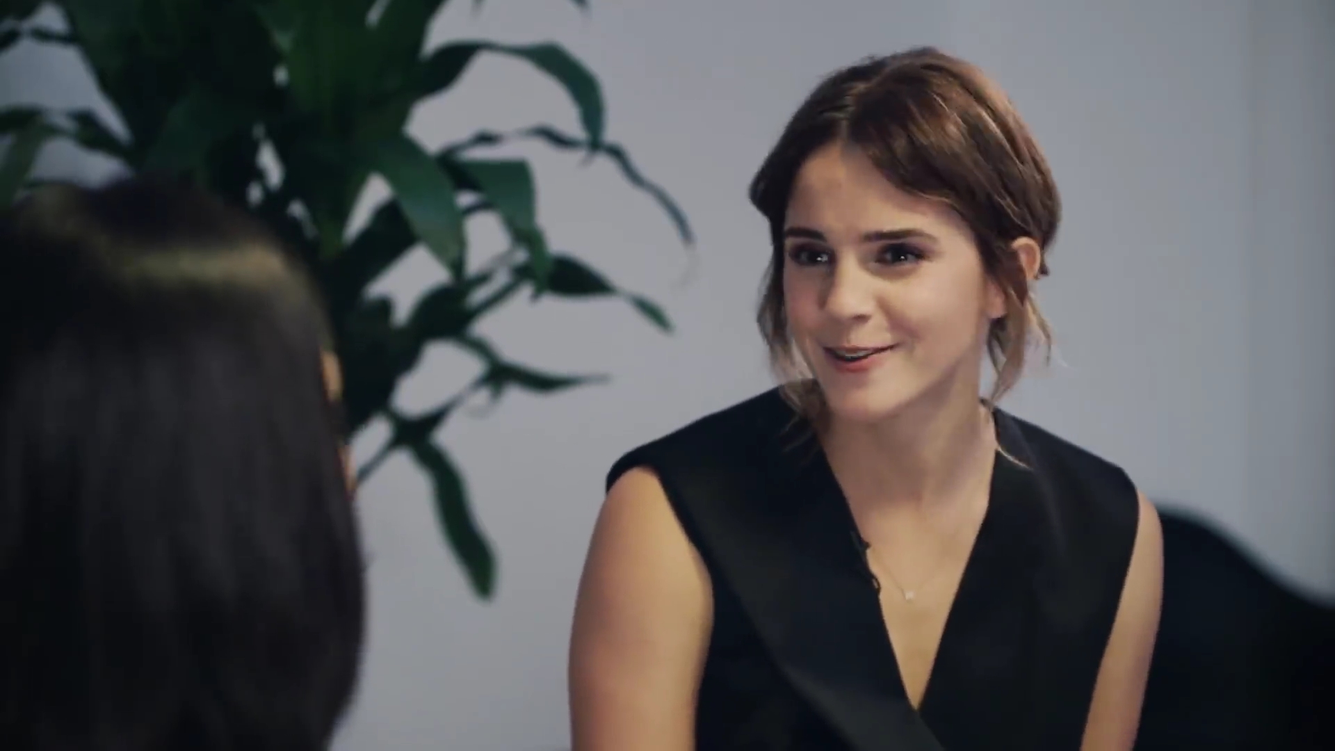 EmmaWatsonFan-dot-NL_2018OurSharedShelfWithRupiKaur1716.jpg