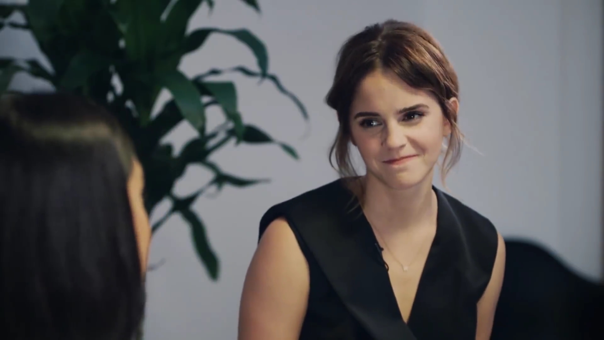 EmmaWatsonFan-dot-NL_2018OurSharedShelfWithRupiKaur1775.jpg