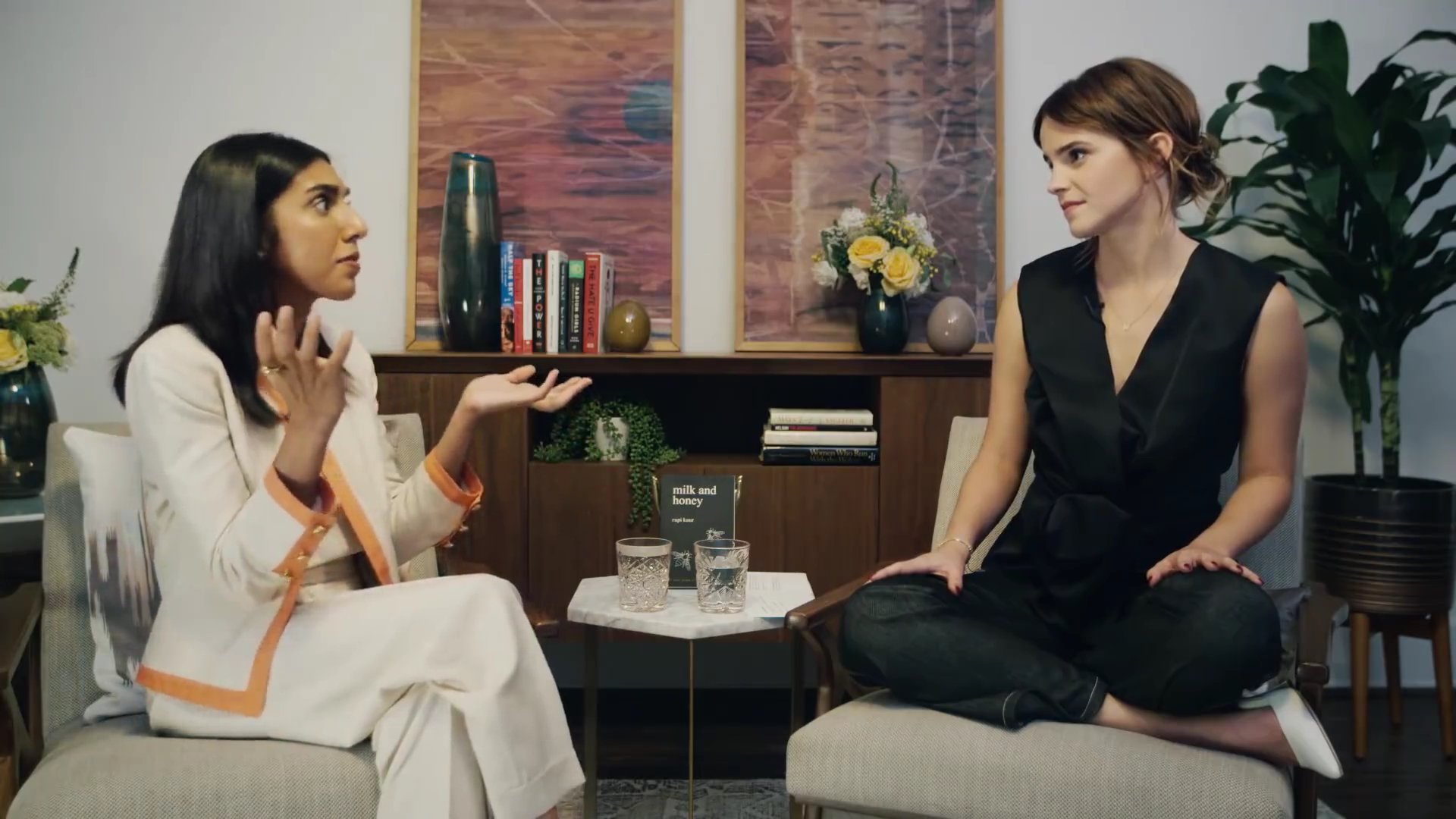 EmmaWatsonFan-dot-NL_2018OurSharedShelfWithRupiKaur1846.jpg