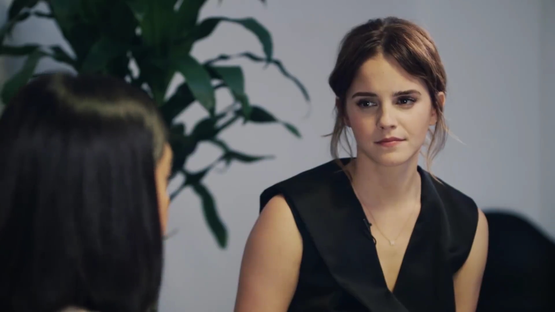 EmmaWatsonFan-dot-NL_2018OurSharedShelfWithRupiKaur2015.jpg