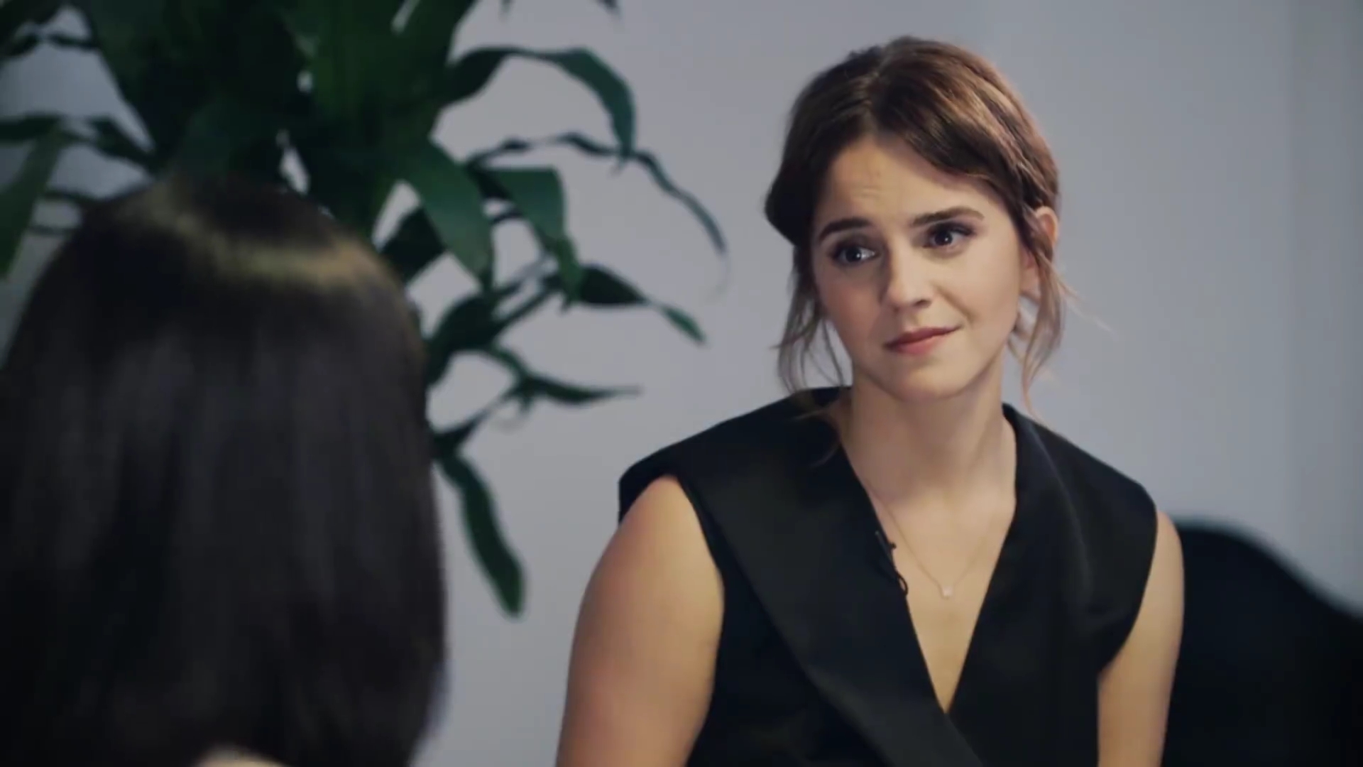 EmmaWatsonFan-dot-NL_2018OurSharedShelfWithRupiKaur2041.jpg