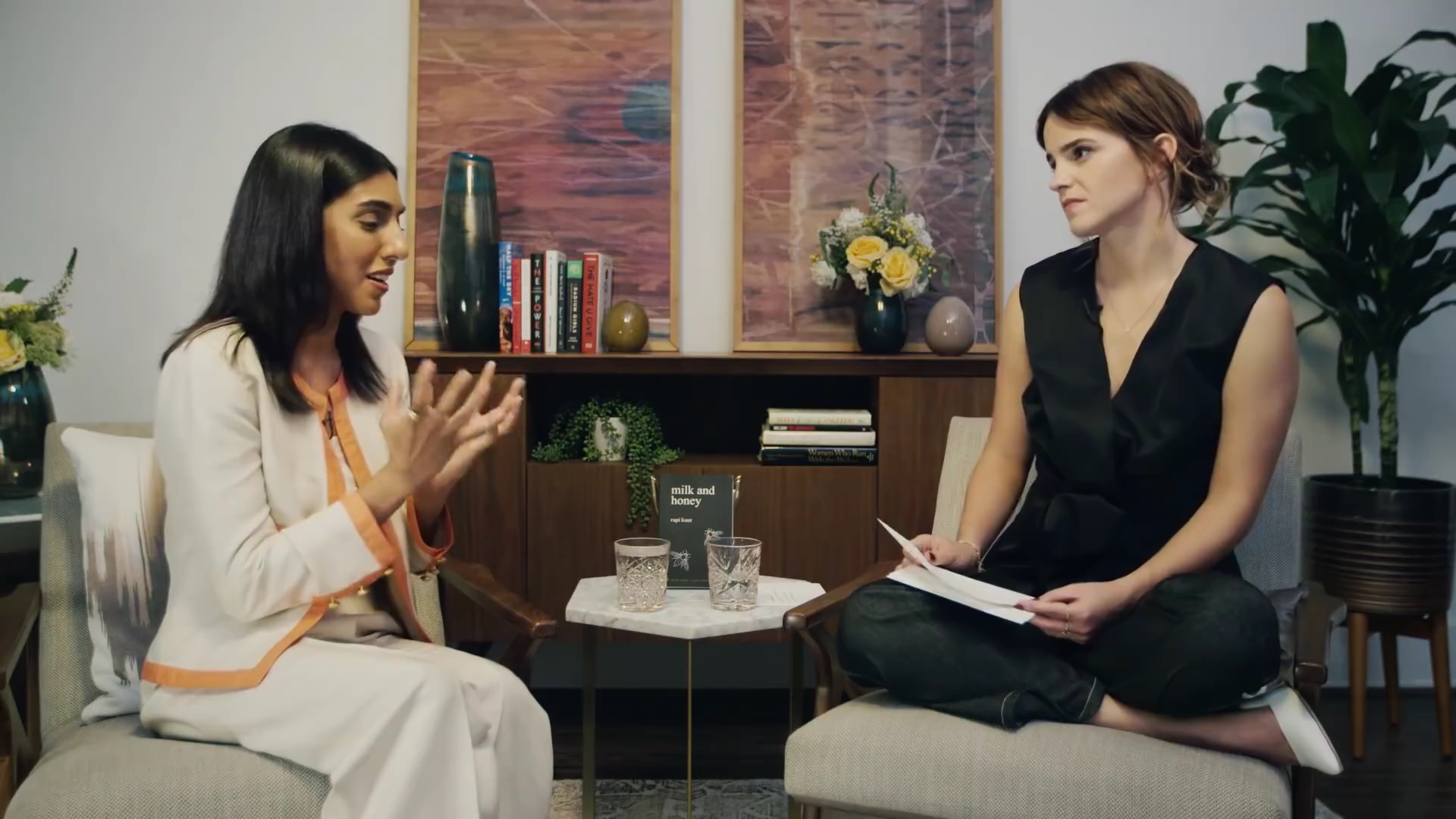 EmmaWatsonFan-dot-NL_2018OurSharedShelfWithRupiKaur2052.jpg EmmaWatsonFan-dot-NL_2018OurSharedShelfWithRupiKaur2052.jpg