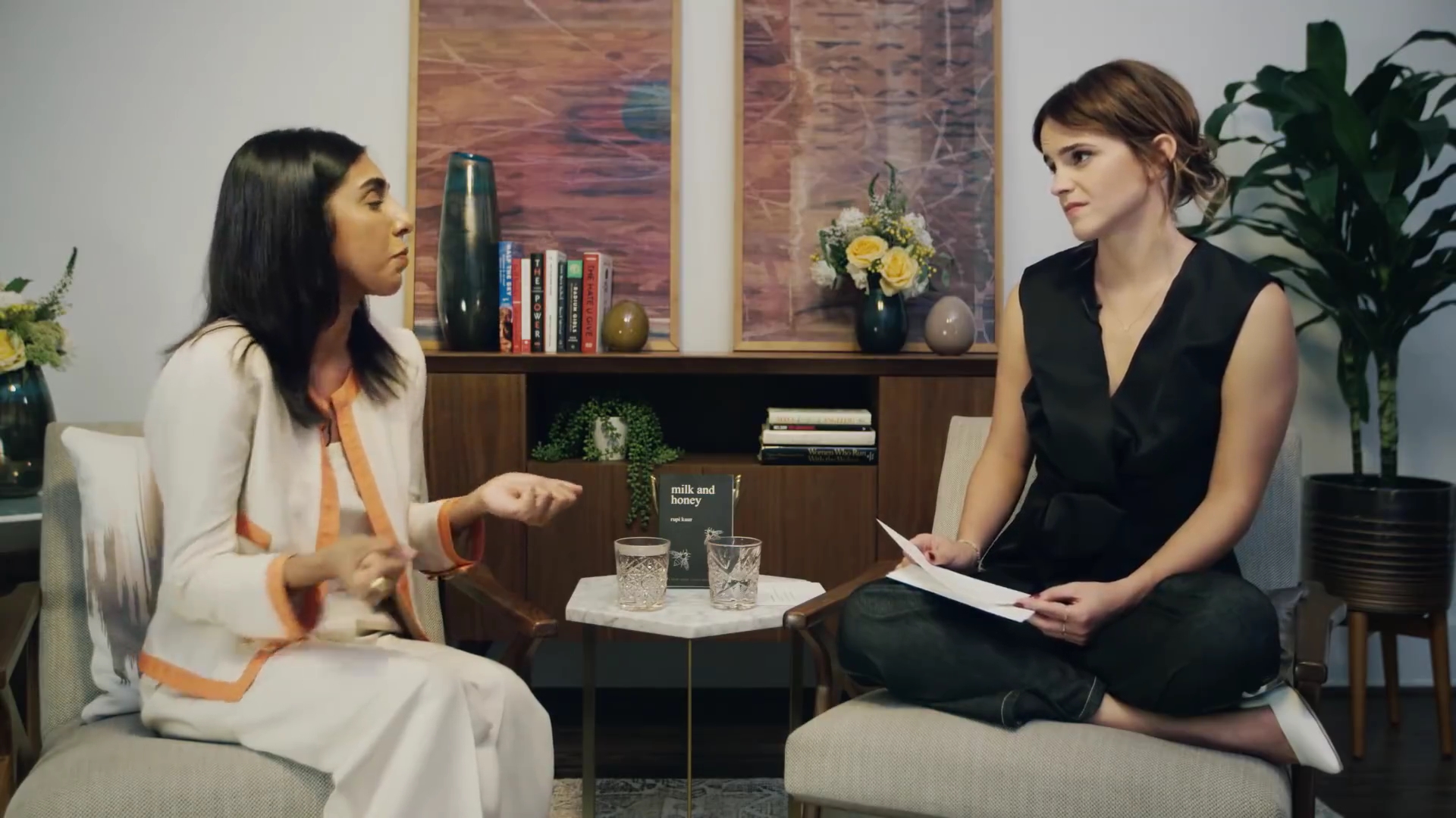 EmmaWatsonFan-dot-NL_2018OurSharedShelfWithRupiKaur2054.jpg EmmaWatsonFan-dot-NL_2018OurSharedShelfWithRupiKaur2054.jpg