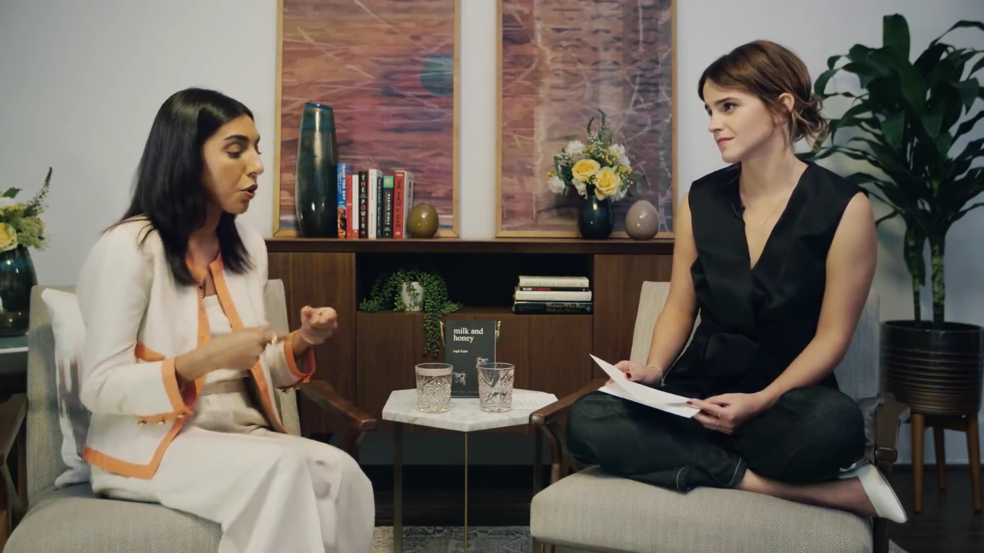 EmmaWatsonFan-dot-NL_2018OurSharedShelfWithRupiKaur2055.jpg EmmaWatsonFan-dot-NL_2018OurSharedShelfWithRupiKaur2055.jpg